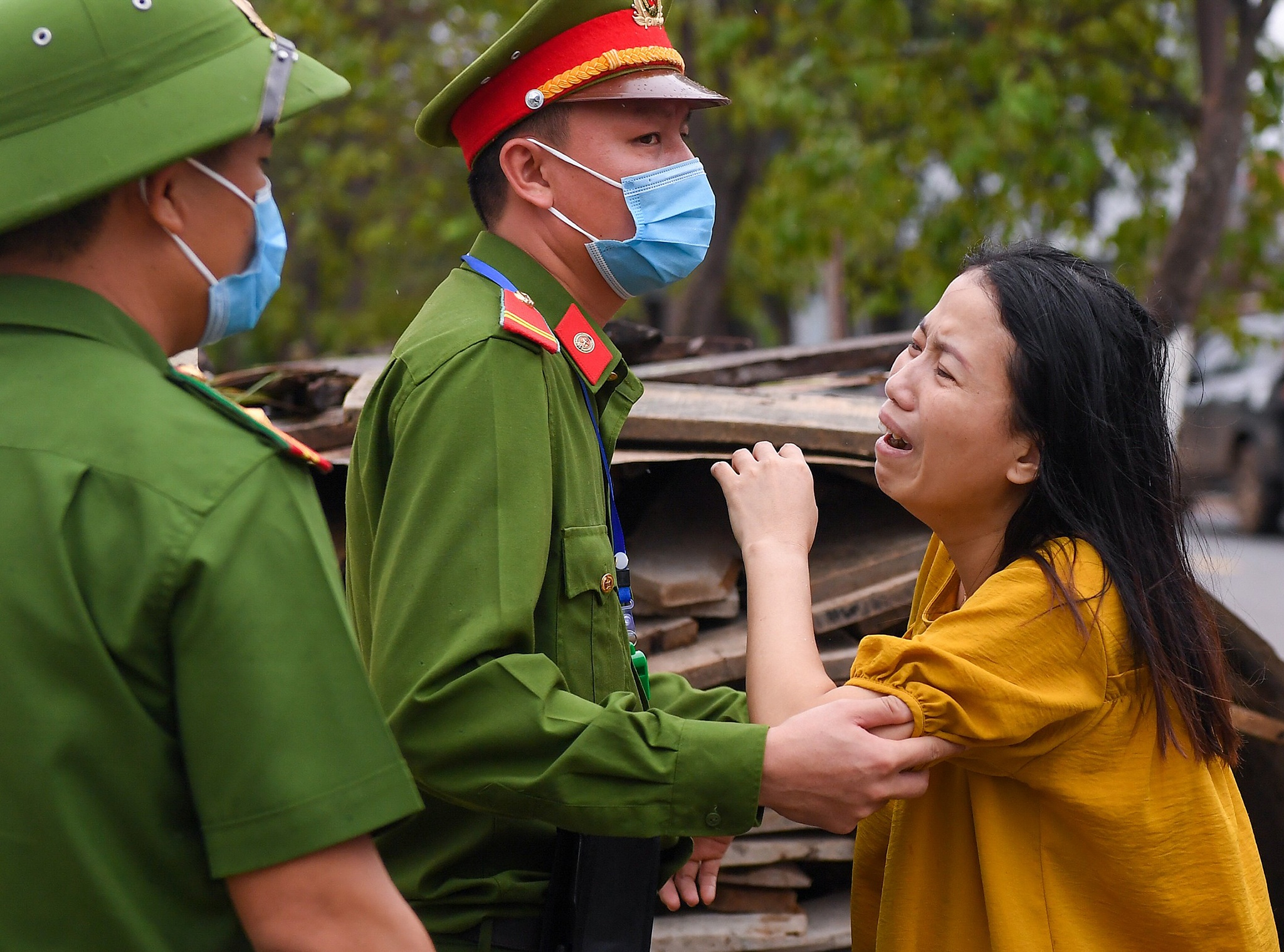 Dua thi the nan nhan vu sat lo ve TP Dong Ha anh 4