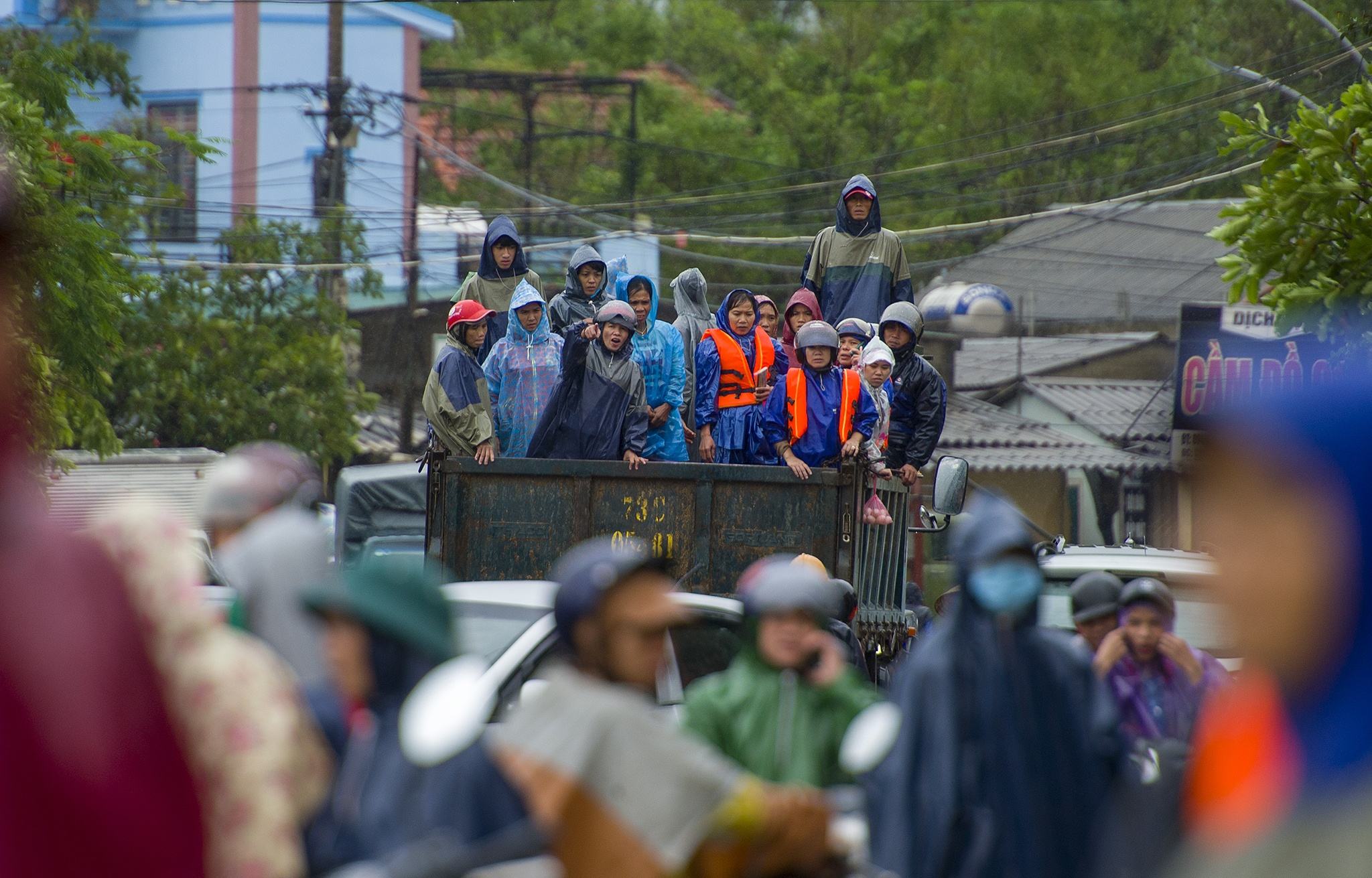 Huyen Le Thuy bi co lap vi nuoc lu anh 8