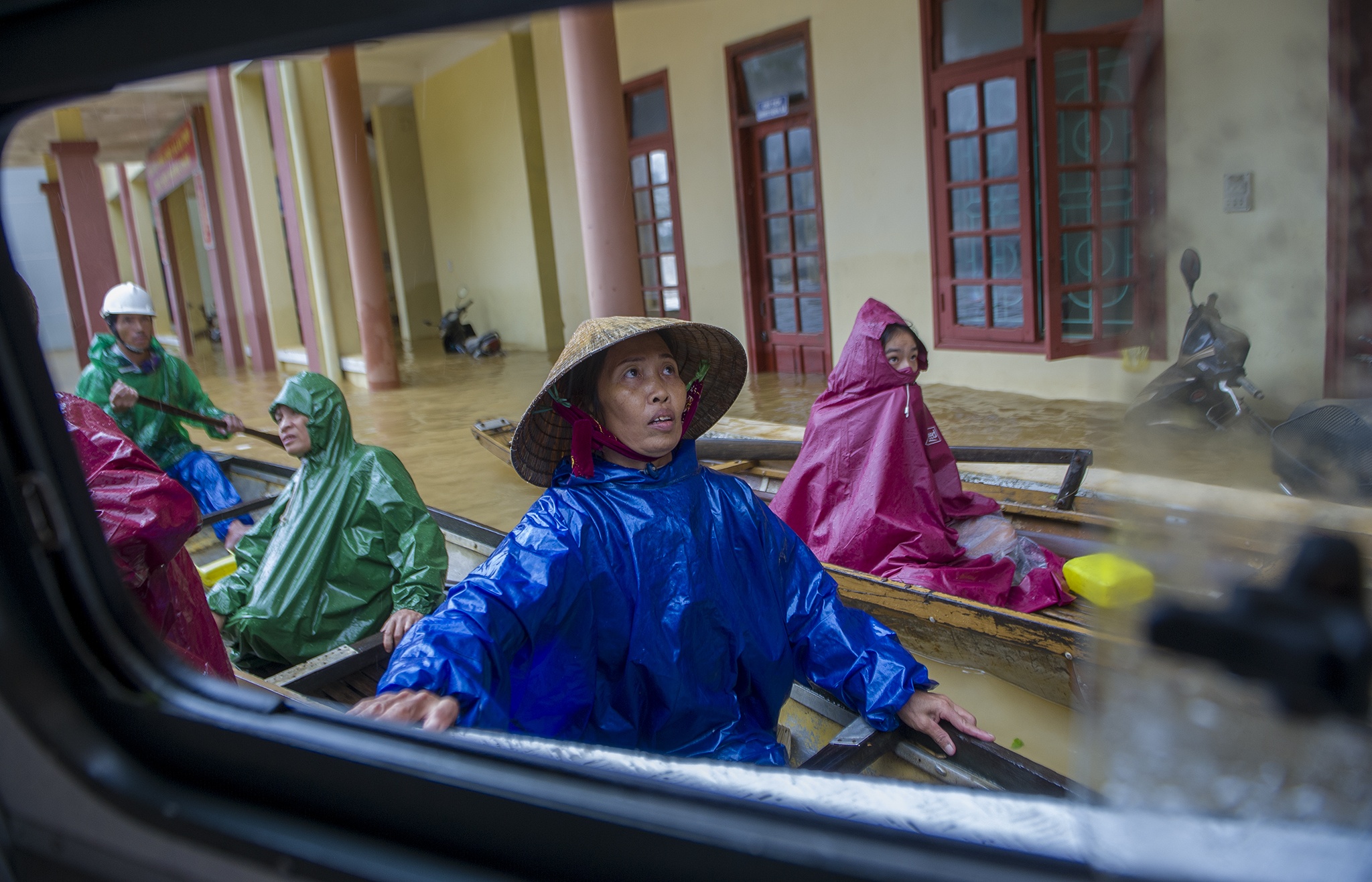 Huyen Le Thuy bi co lap vi nuoc lu anh 10