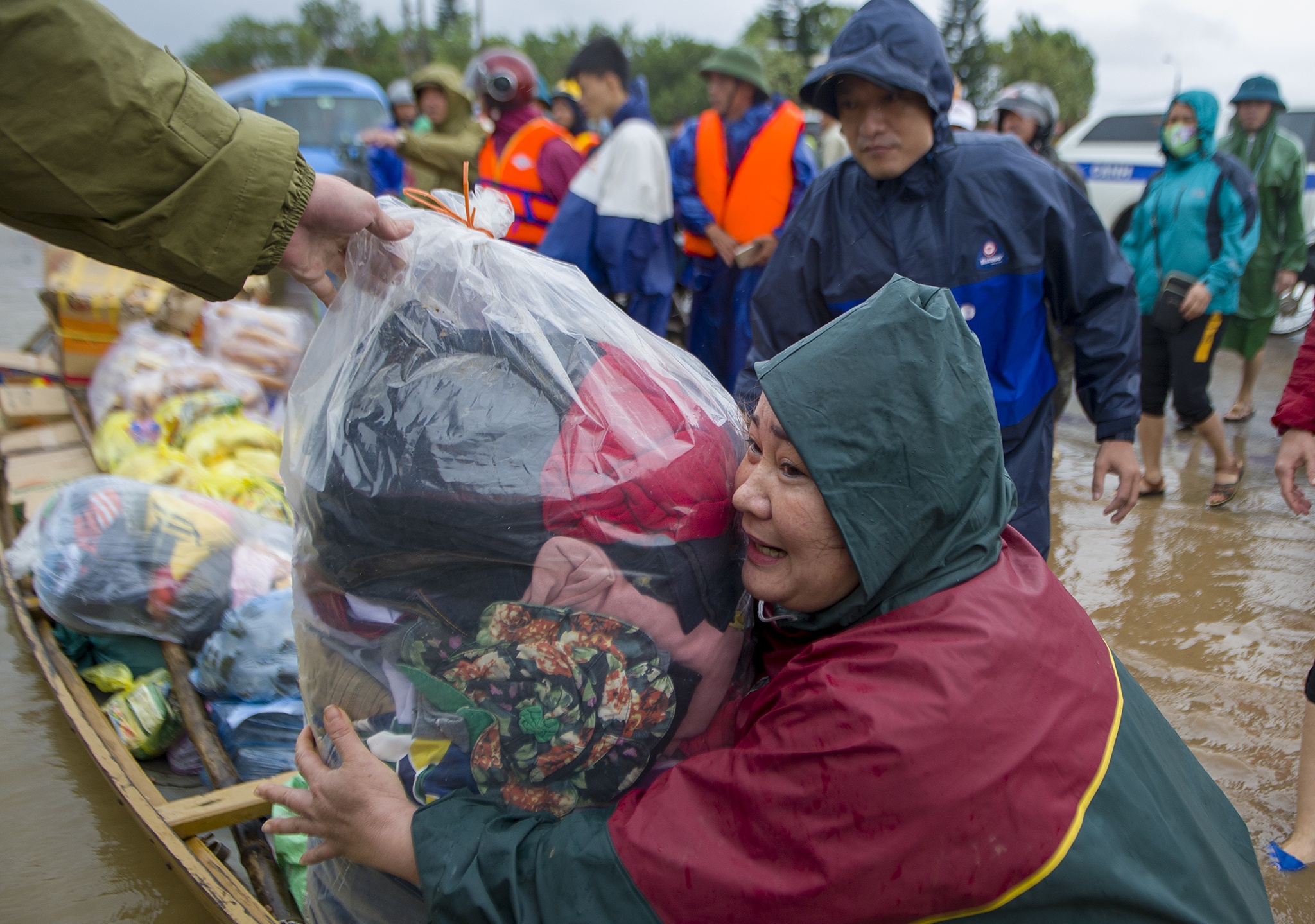 Cuu tro luong thuc tai ton lu Le Thuy anh 4
