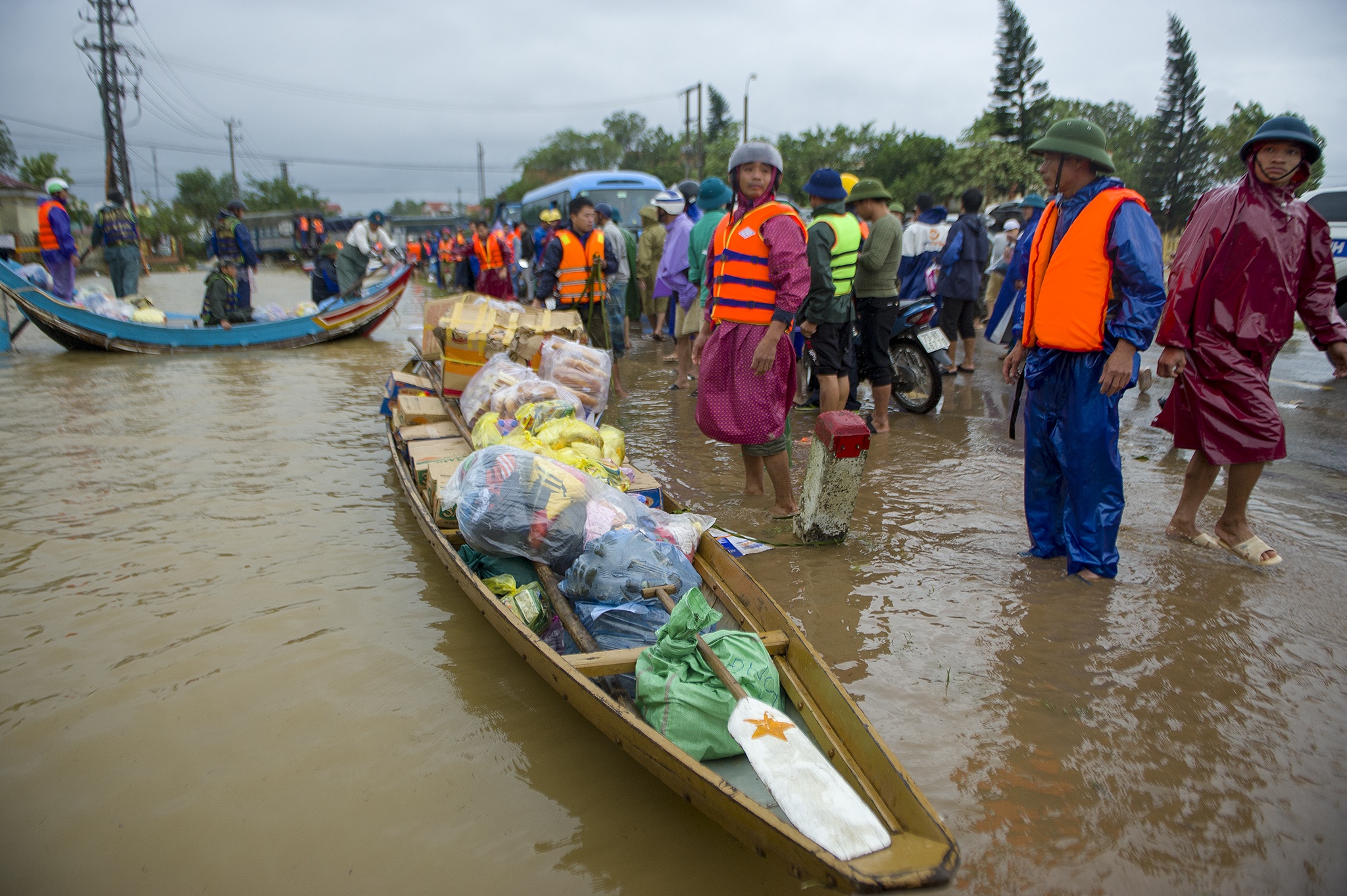Cuu tro luong thuc tai ton lu Le Thuy anh 3