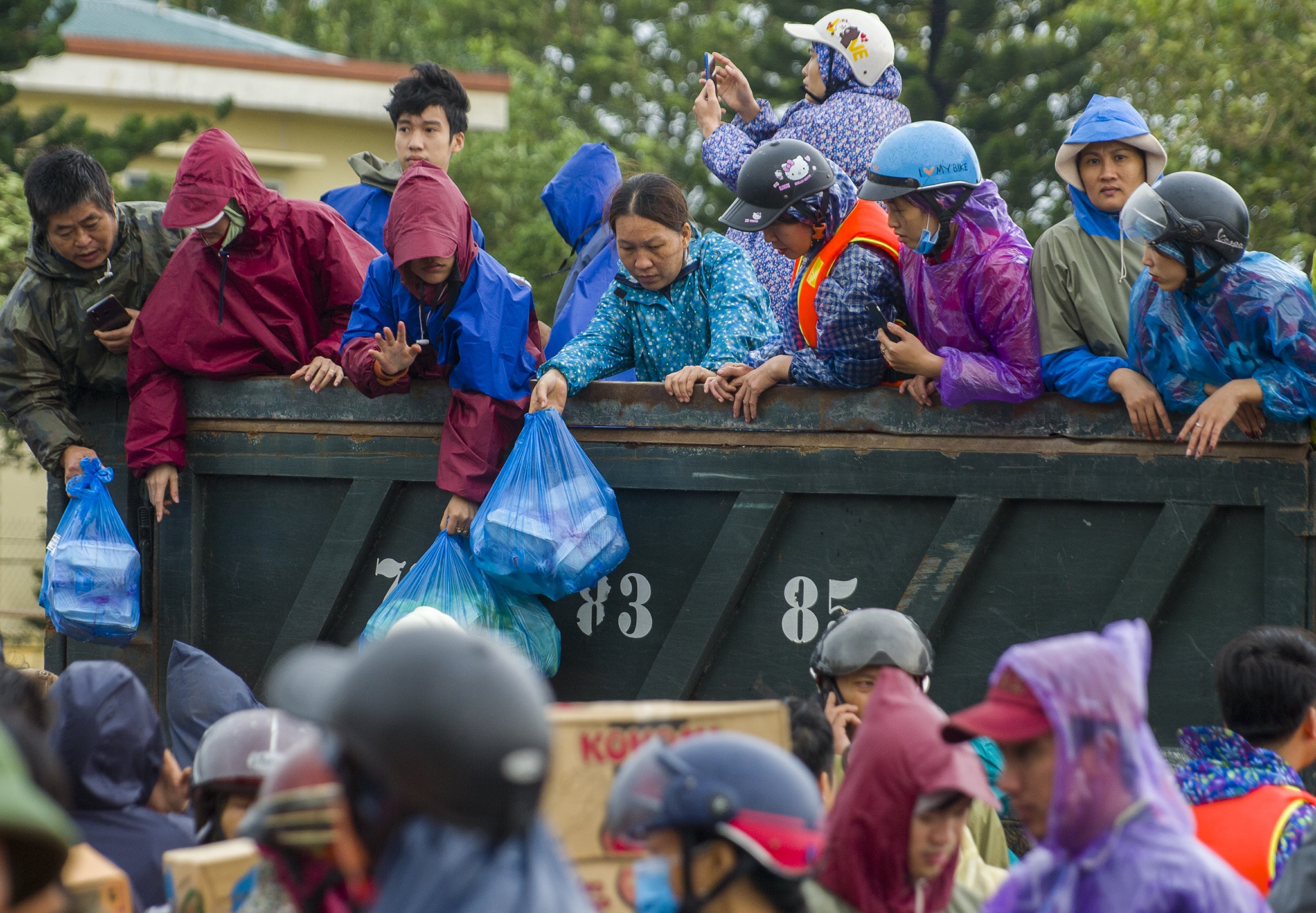 Cuu tro luong thuc tai ton lu Le Thuy anh 5