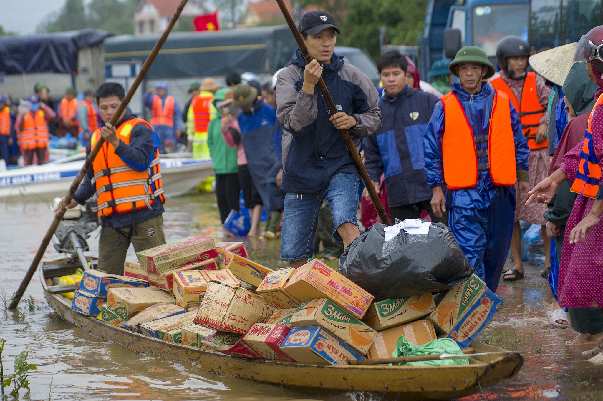 Cuu tro luong thuc tai ton lu Le Thuy anh 7