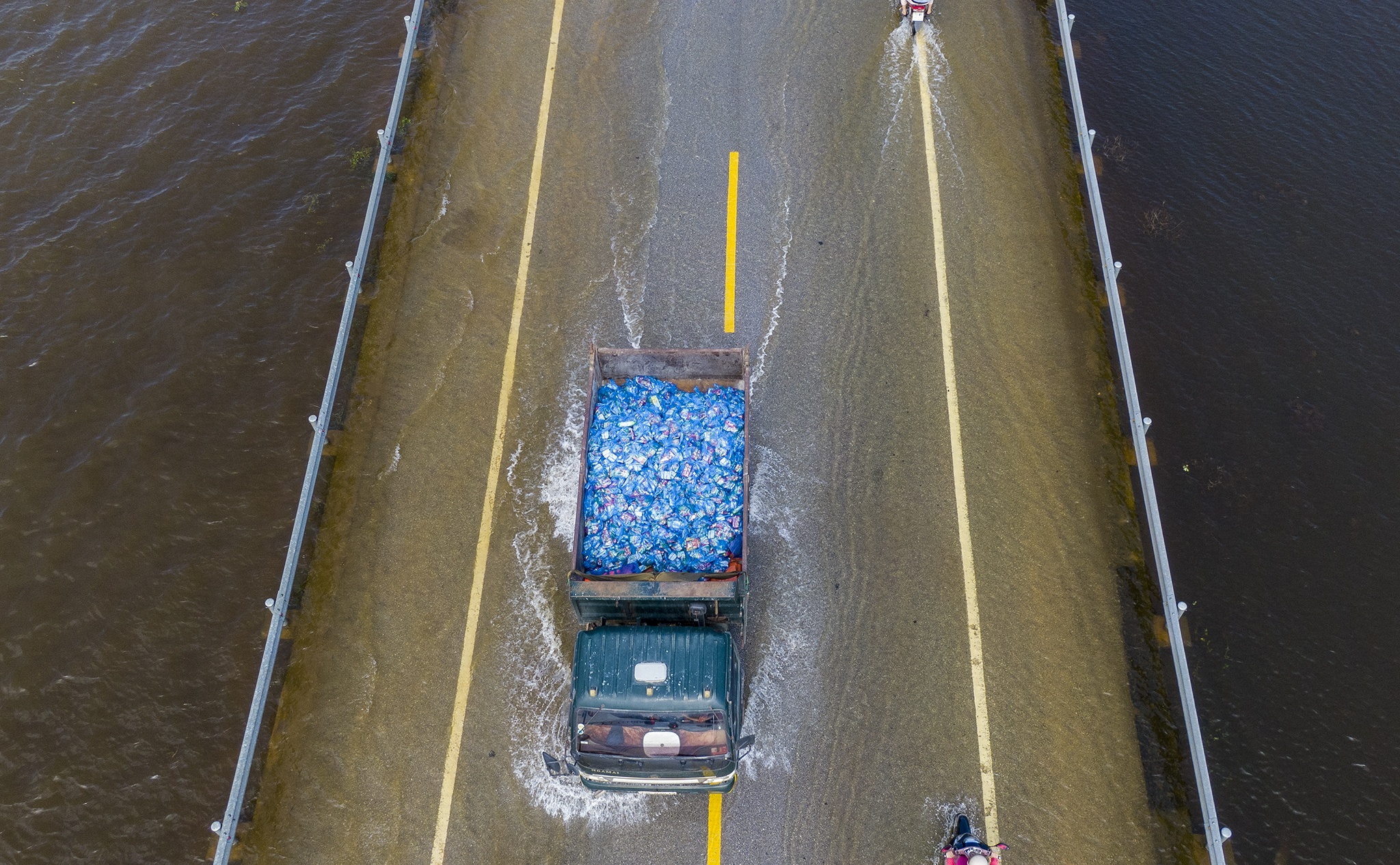 Cuu tro vung lu Quang Binh anh 2