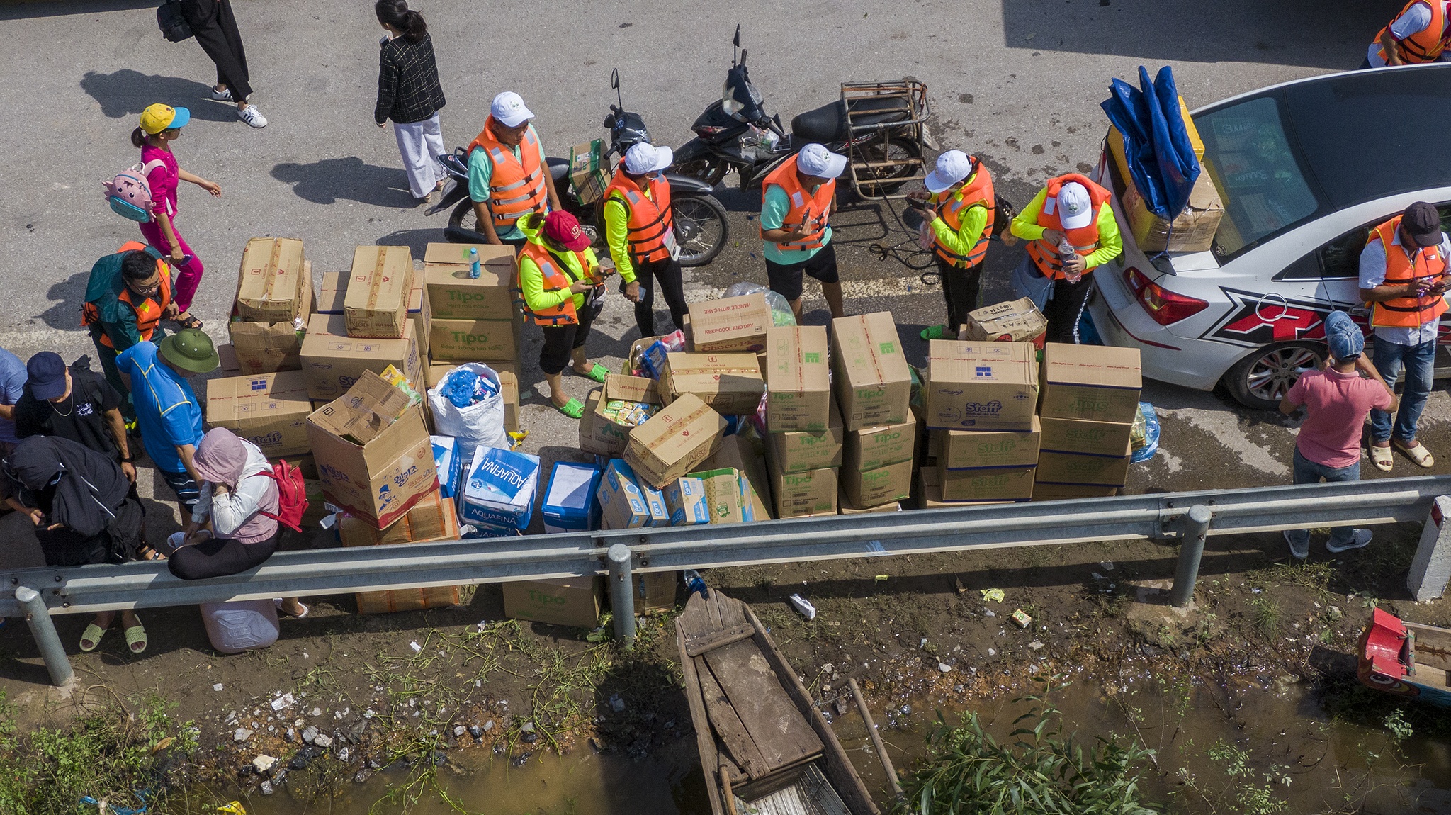 Cuu tro vung lu Quang Binh anh 10