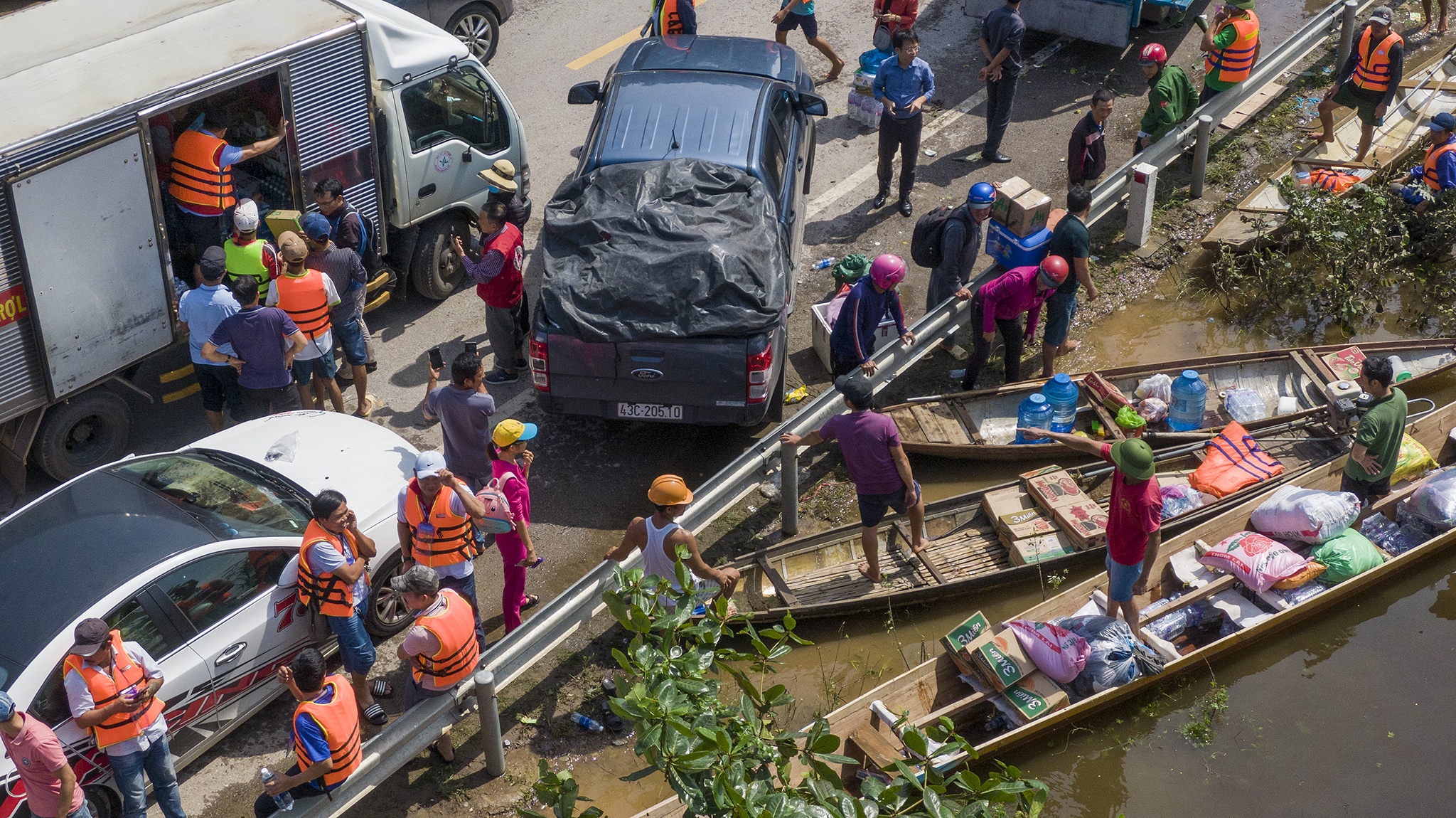 Cuu tro vung lu Quang Binh anh 3