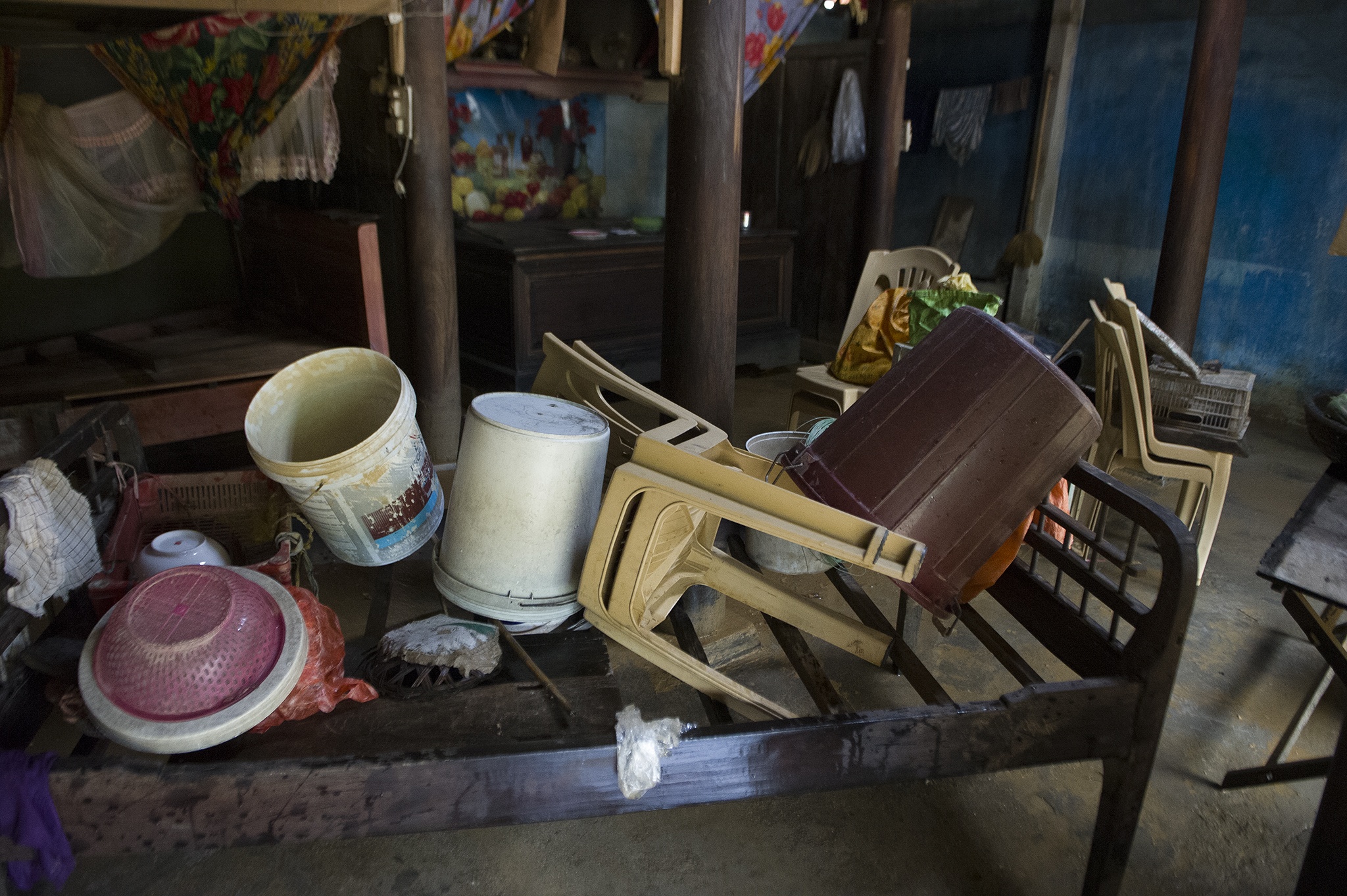 Đôi vợ chồng già thoát chết sau lũ ảnh 9 Doi vo chong gia thoat chet sau lu anh 9