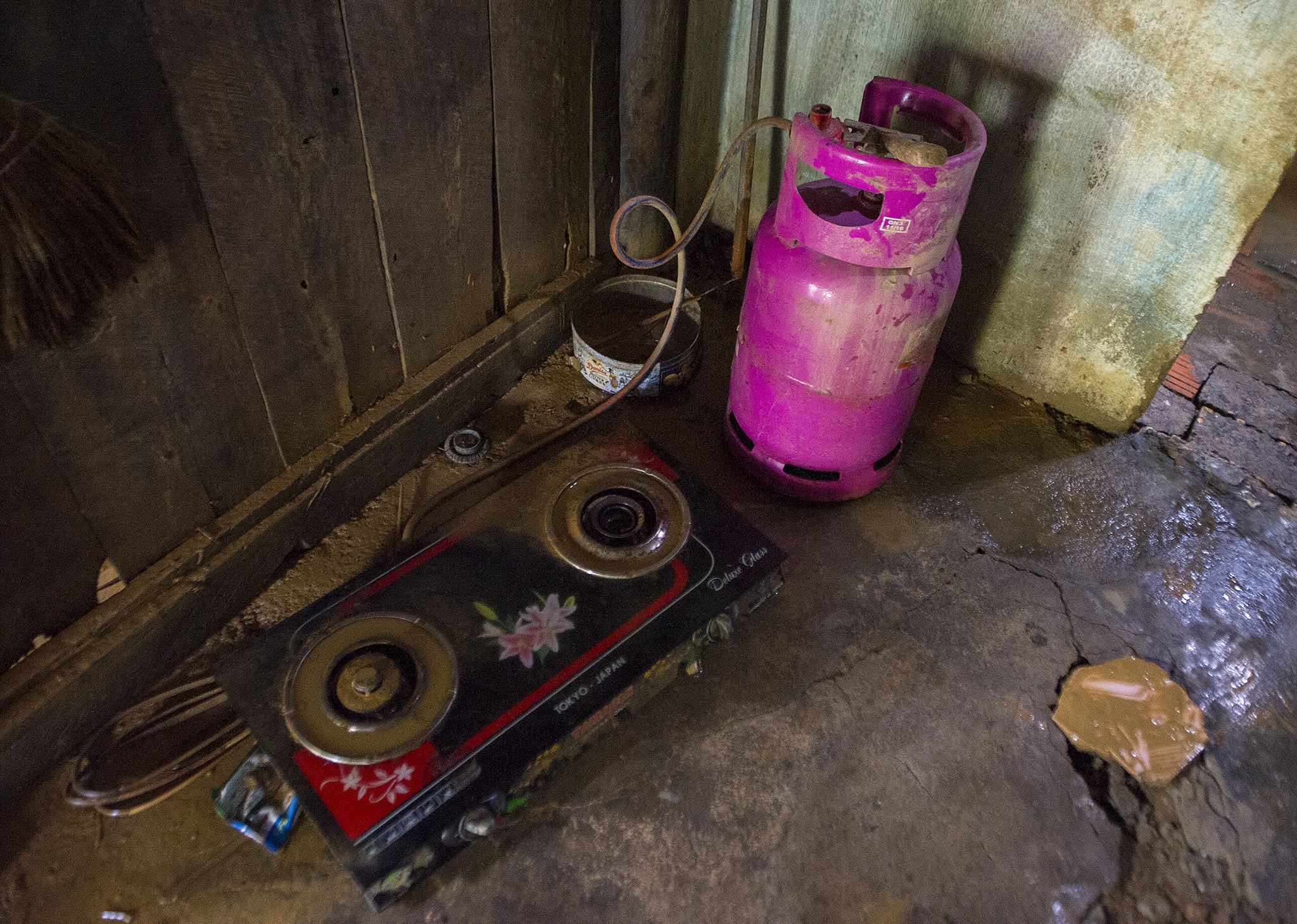 Đôi vợ chồng già thoát chết sau lũ ảnh 8 Doi vo chong gia thoat chet sau lu anh 8