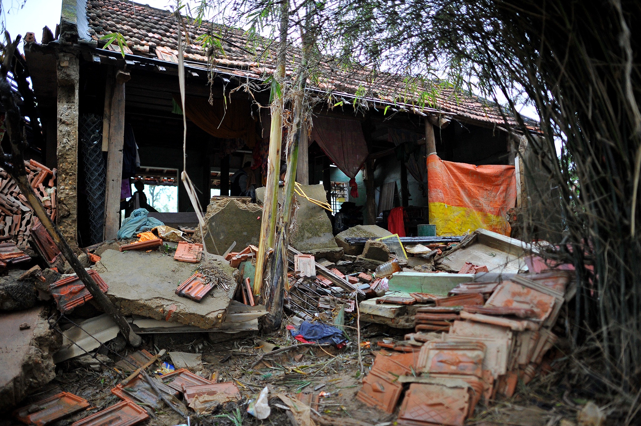 Lu gay sap nha o Quang Binh anh 6