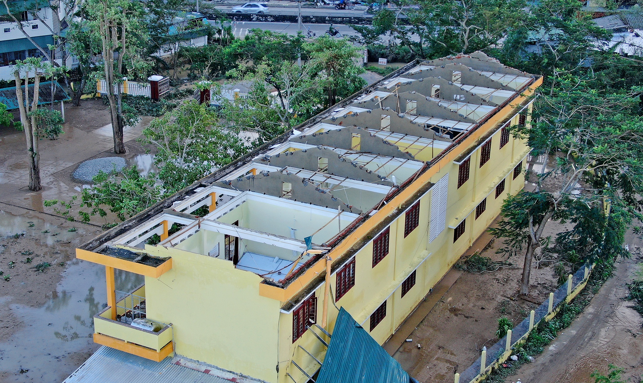 Truong hoc chuan bi don hoc sinh sau bao anh 1