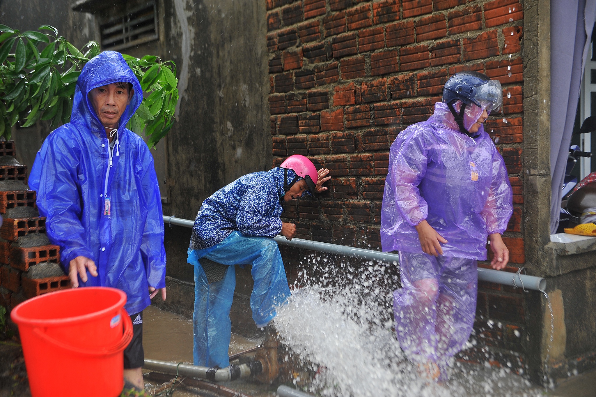 Quảng Ngãi tan hoang sau bão số 9 ảnh 28 Quang Ngai tan hoang sau bao so 9 anh 28