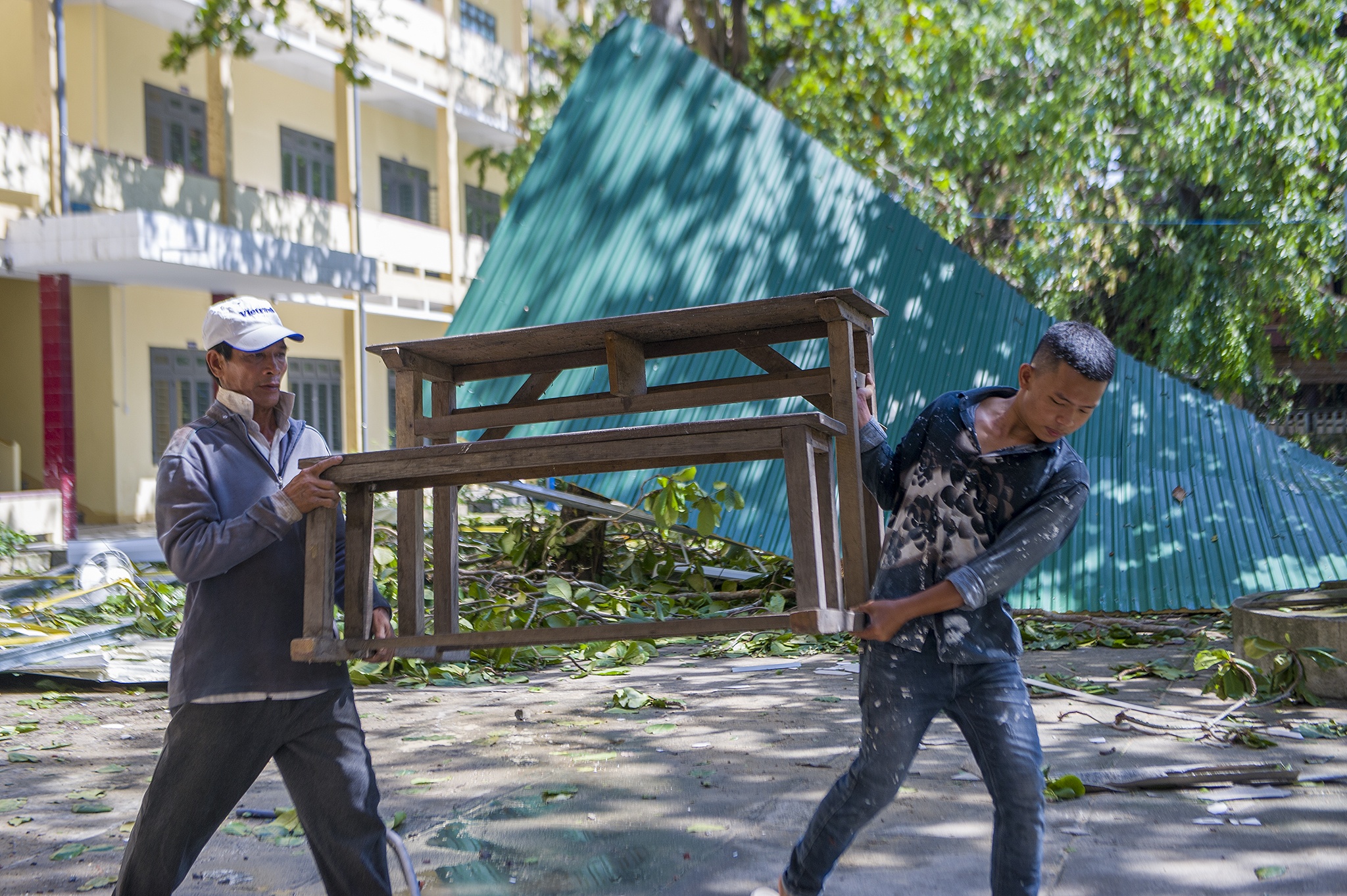 Truong hoc chuan bi don hoc sinh sau bao anh 3