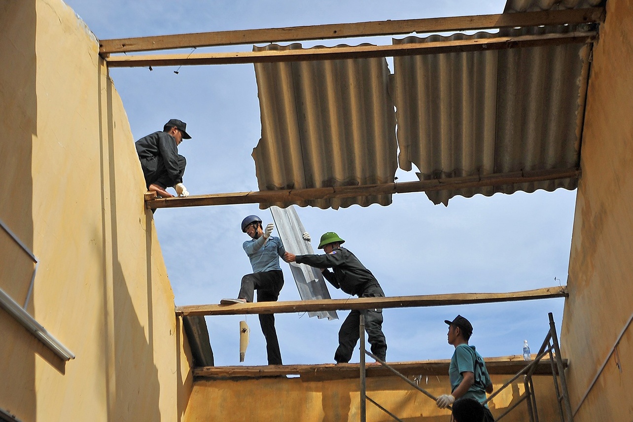 Quang Ngai cap toc sua chua truong hoc sau bao hinh anh