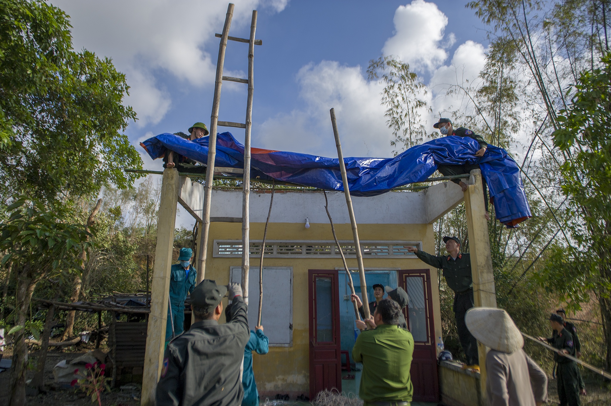 Nguoi dan Quang Ngai mat nha sau bao anh 6