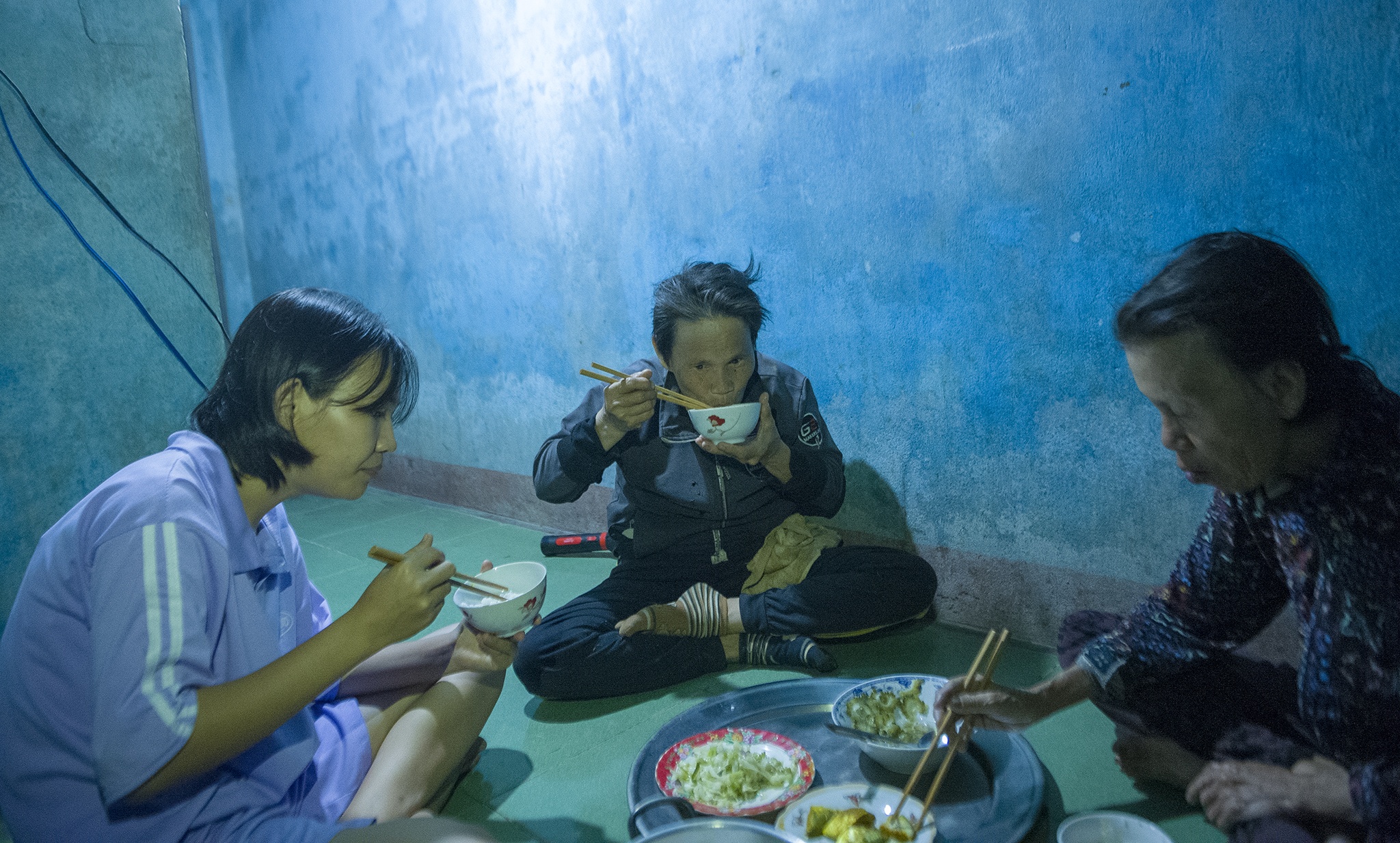 Nguoi dan Quang Ngai mat nha sau bao anh 12