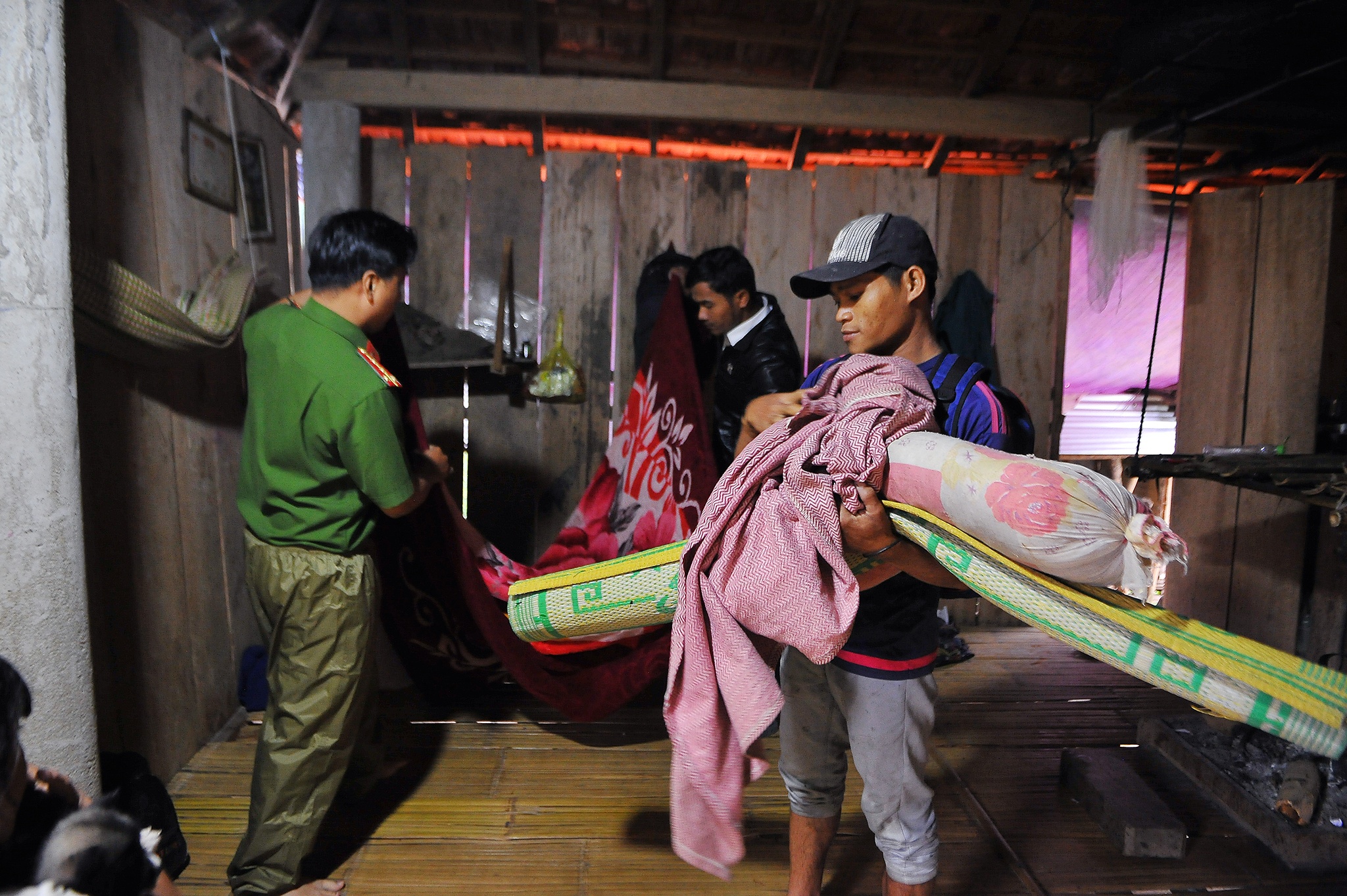 Di doi dan tranh bao so 10 anh 2