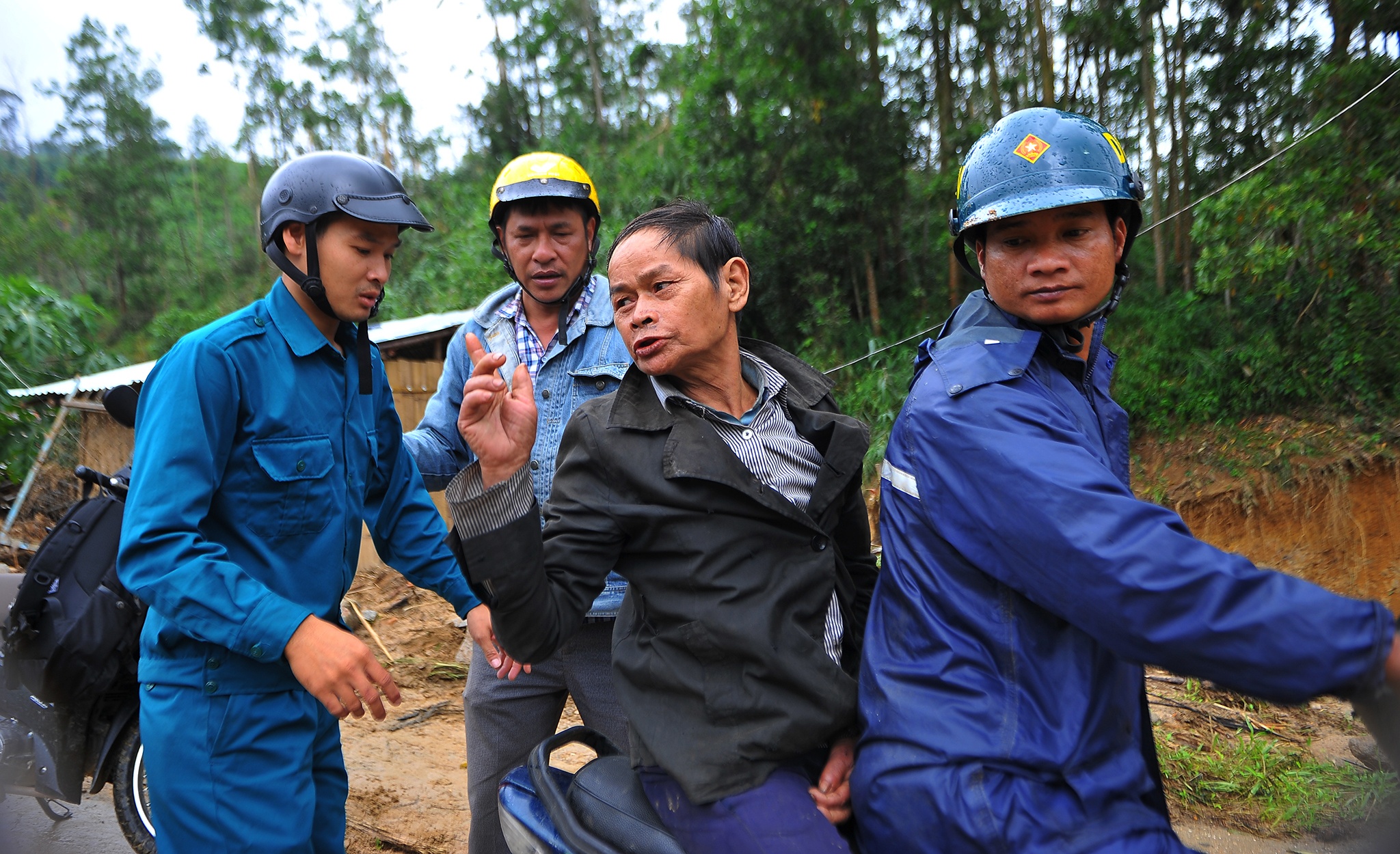 Mat nha sau lu, dan Mang He thap thom don bao so 10 hinh anh