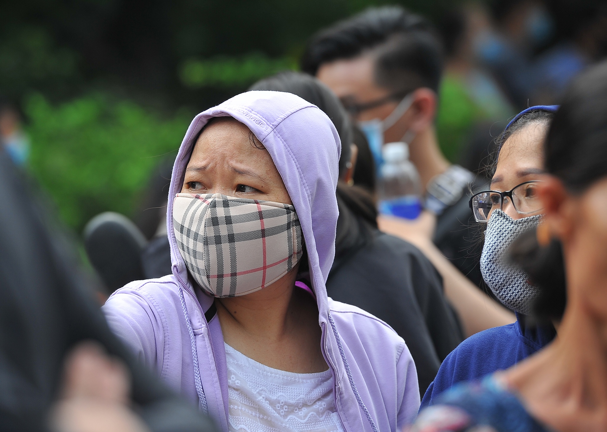 Nguoi dan khoc tien dua Chi Tai anh 6