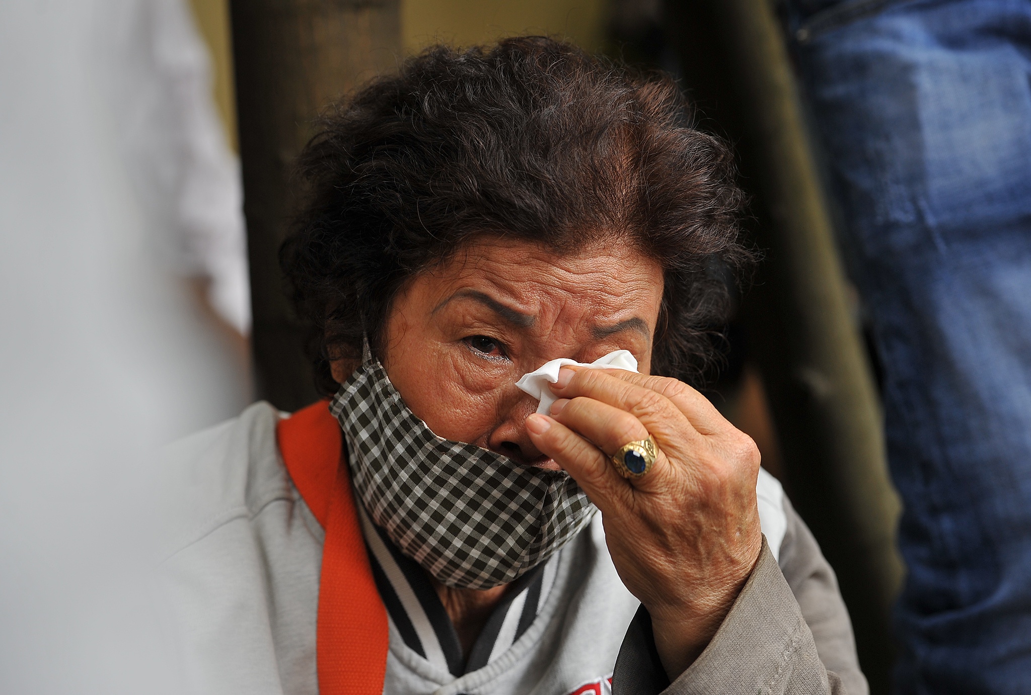 Nguoi dan khoc tien dua Chi Tai anh 5