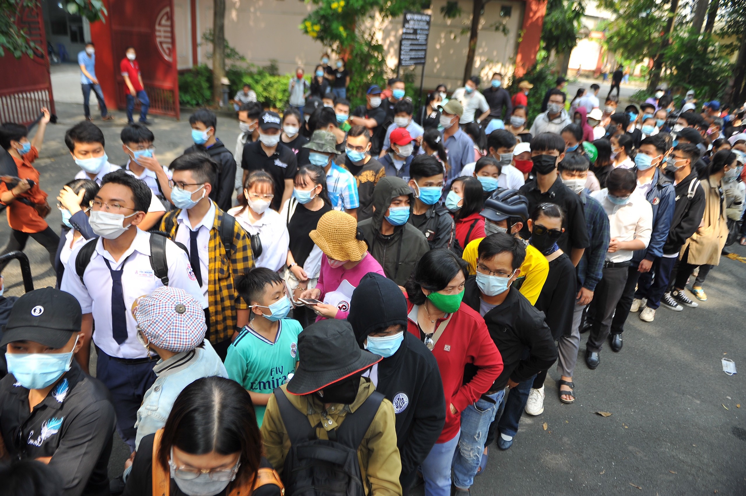 Nguoi dan khoc tien dua Chi Tai anh 9