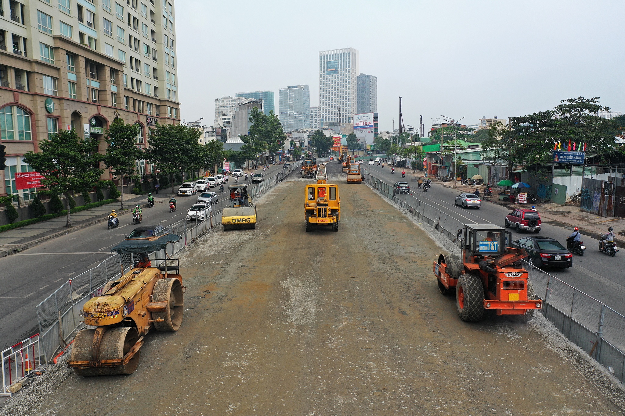 Nang duong Nguyen Huu Canh gan 1m anh 2