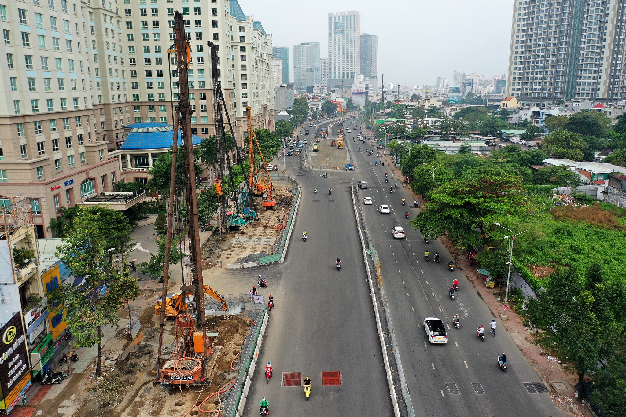 Nang duong Nguyen Huu Canh gan 1m anh 1