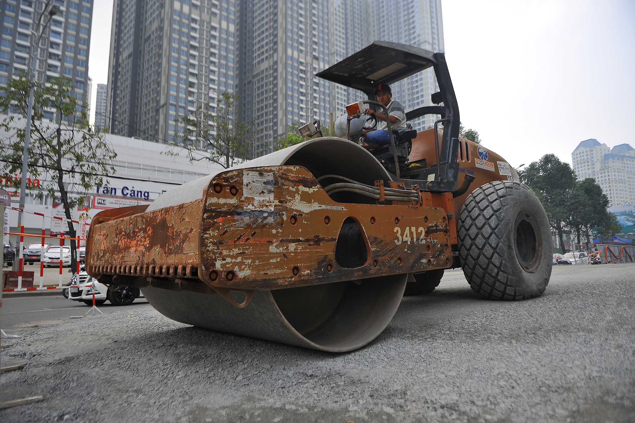 Nang duong Nguyen Huu Canh gan 1m anh 12