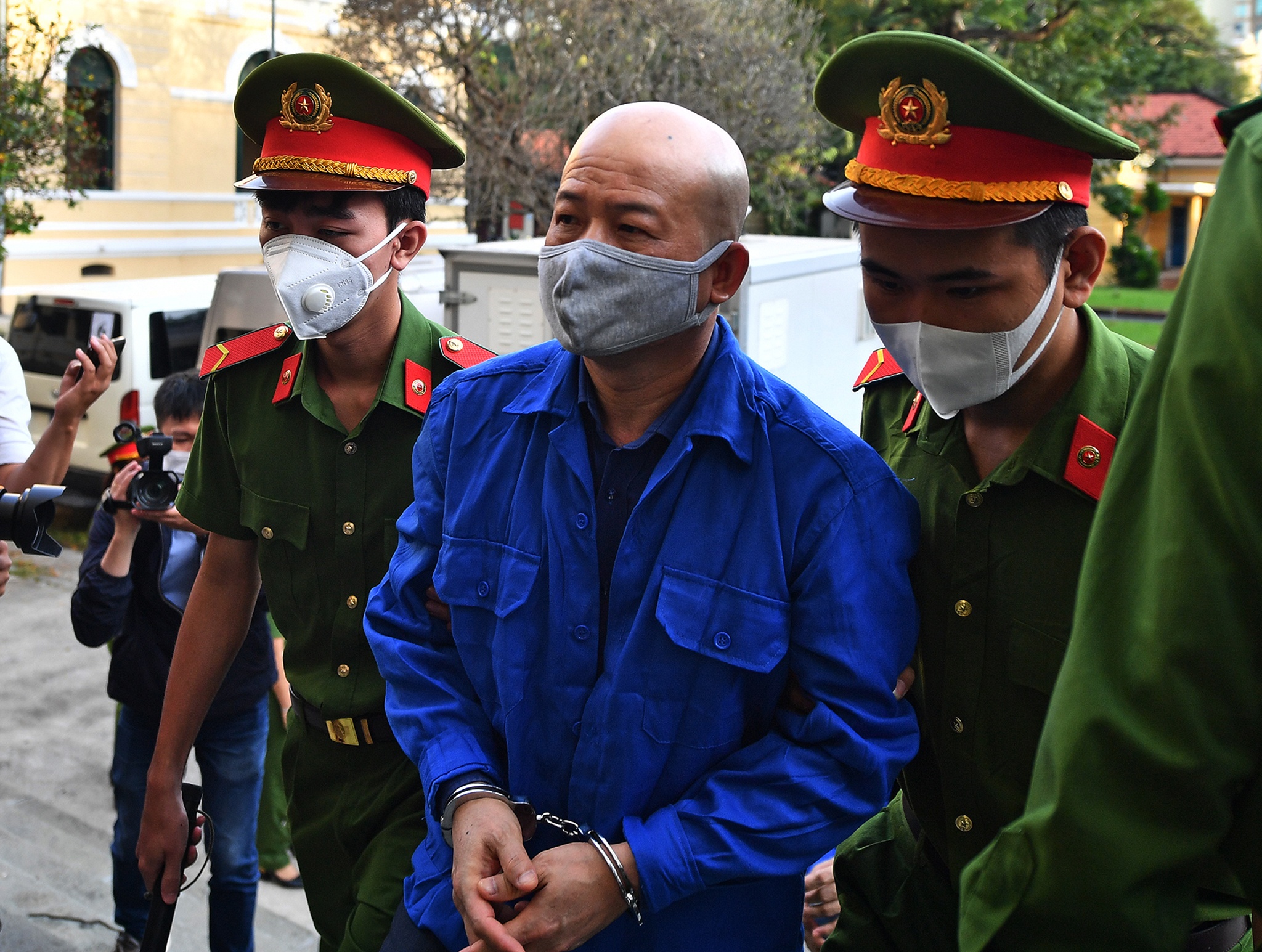 Xet xu Dinh La Thang va dong pham anh 2