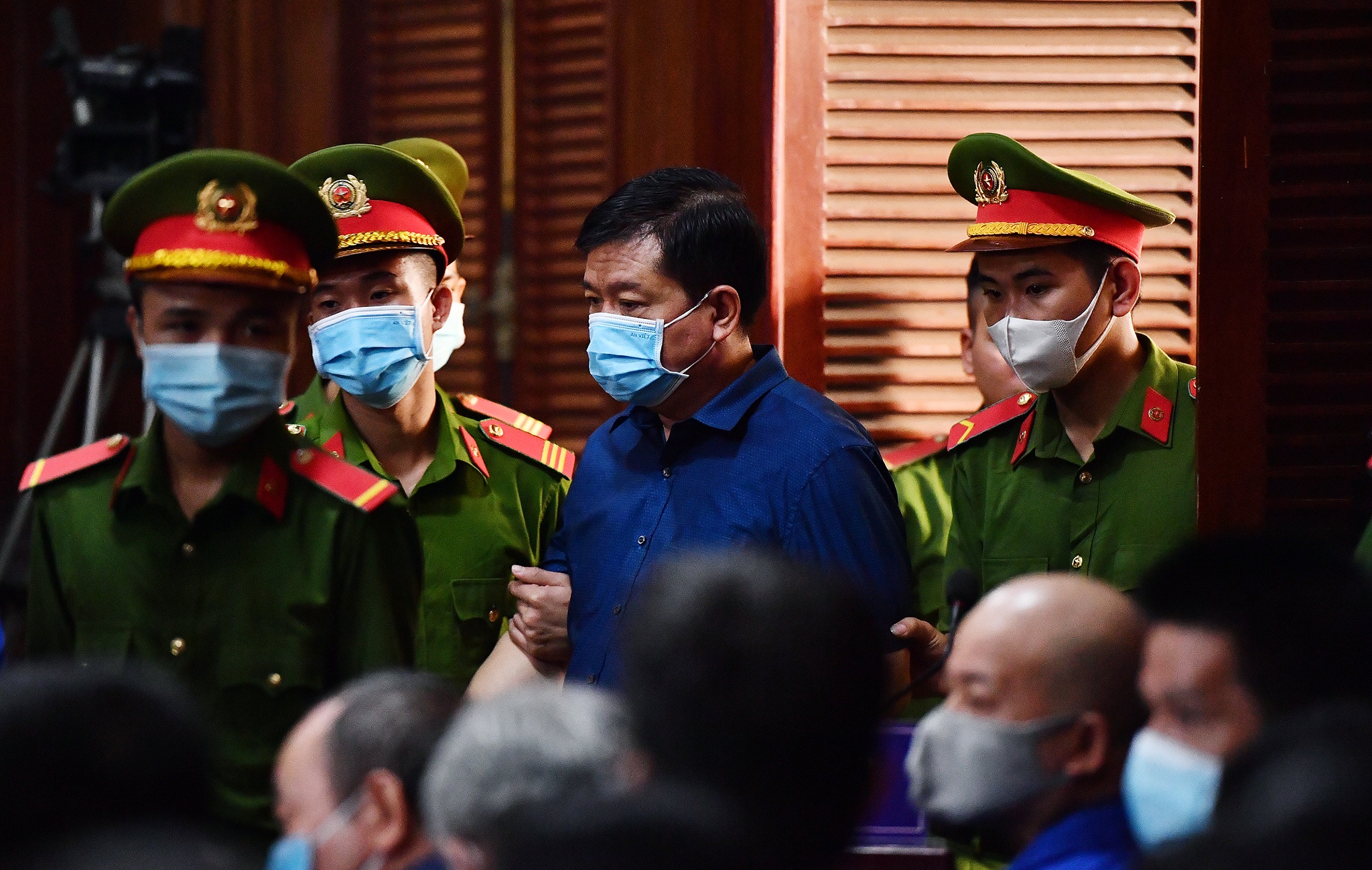 Xet xu Dinh La Thang va dong pham anh 4