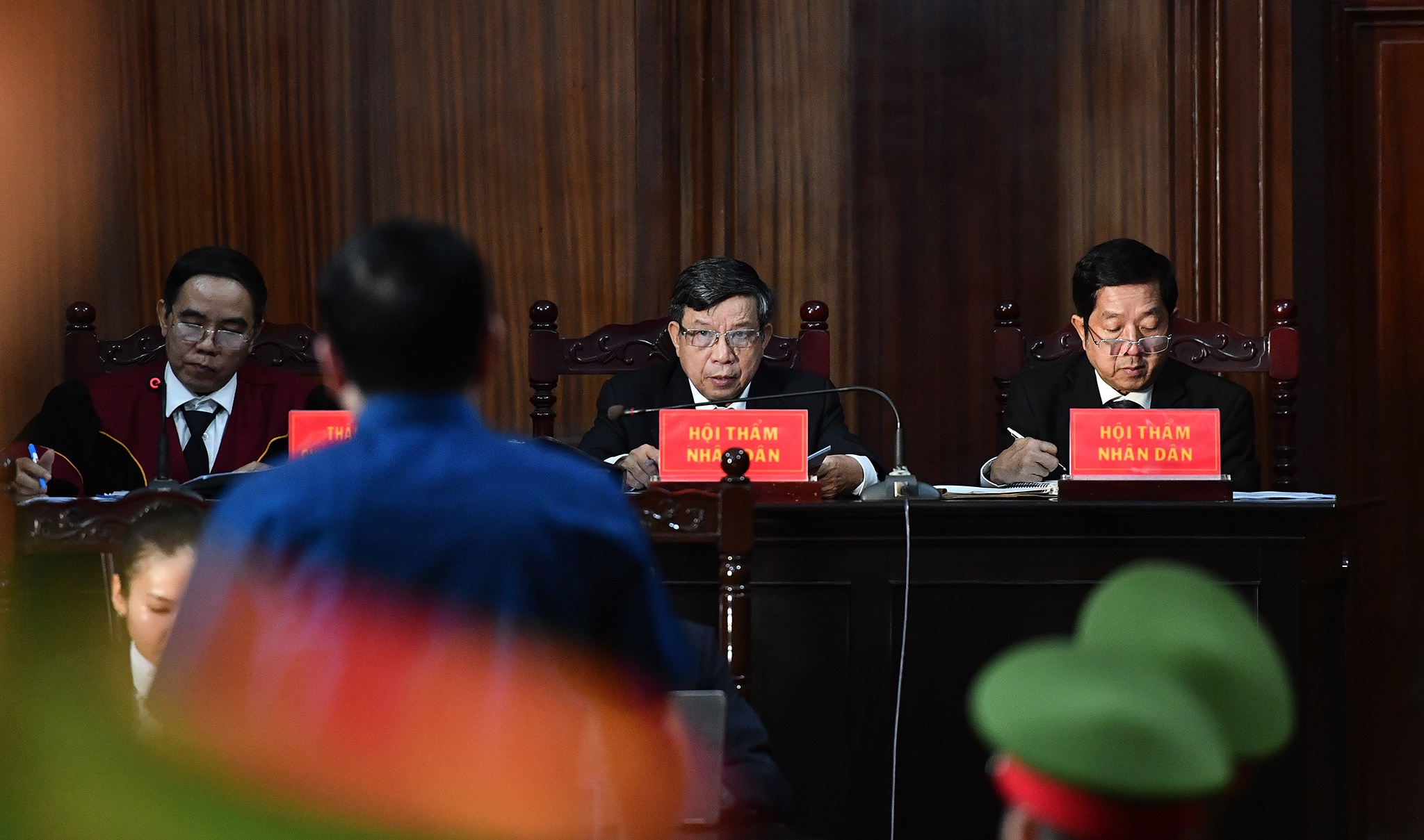 Xet xu Dinh La Thang va dong pham anh 9