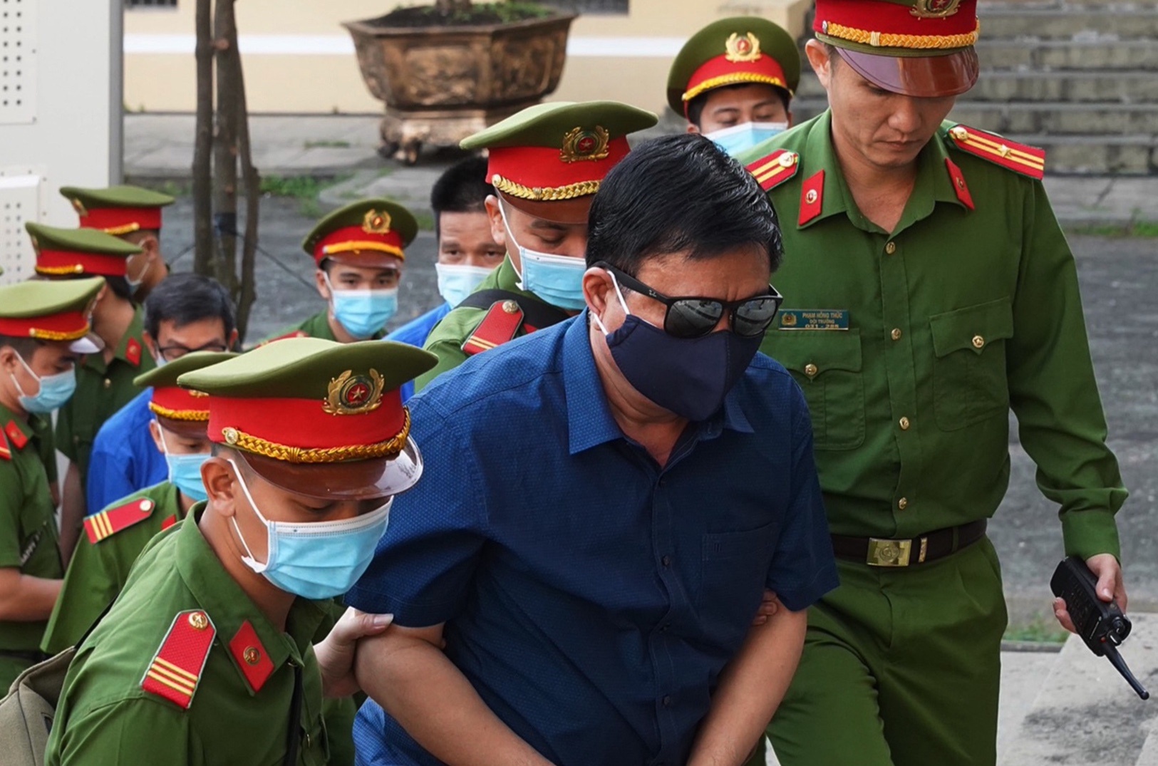 Xet xu Dinh La Thang va dong pham anh 1