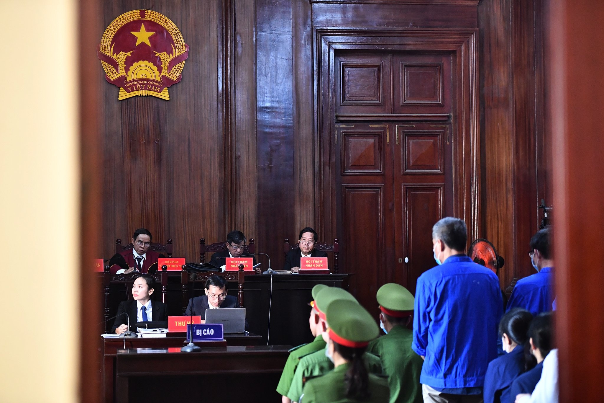 Xet xu Dinh La Thang va dong pham anh 7