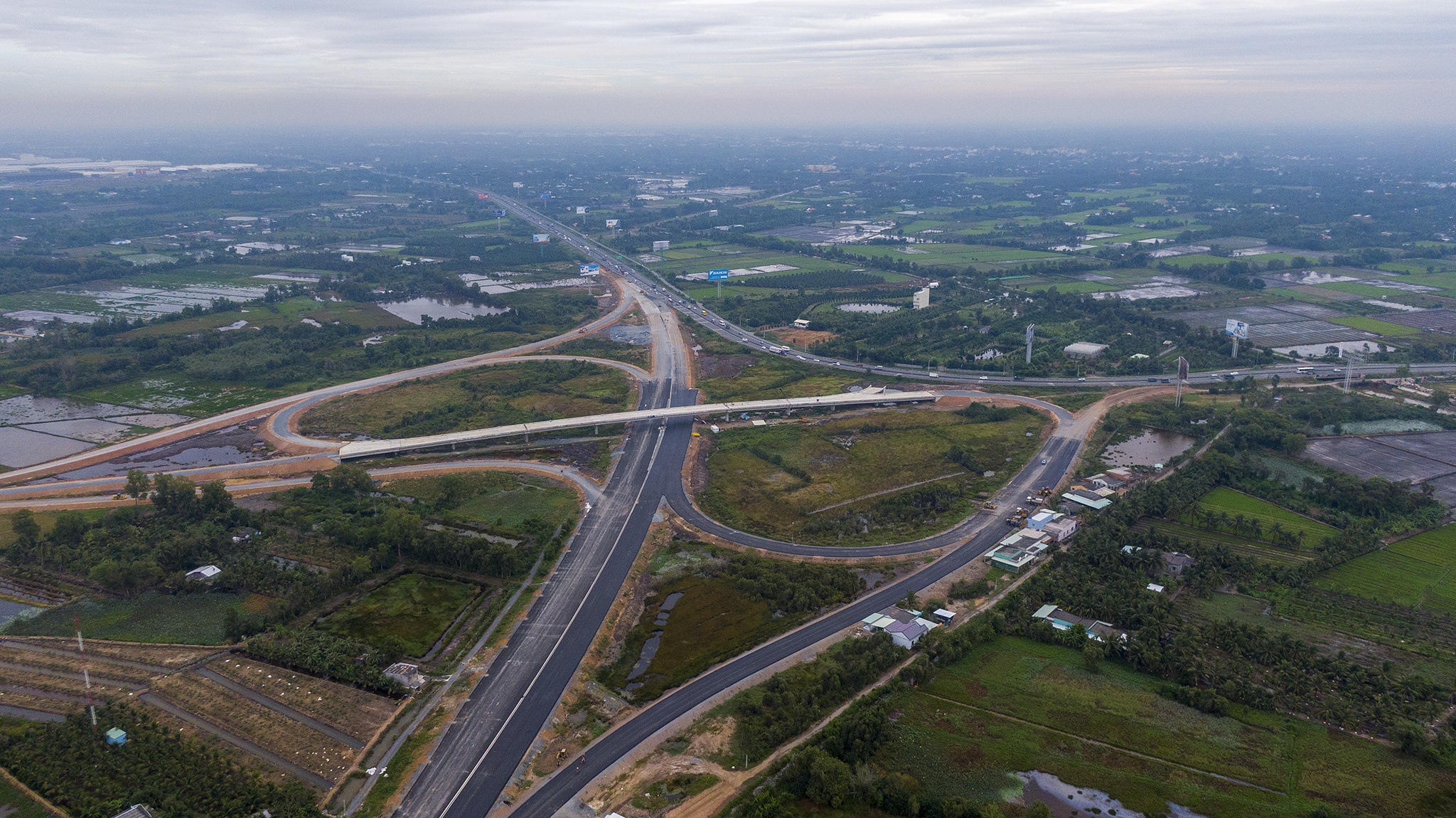 Thong xe cao toc Trung Luong - My Thuan anh 1