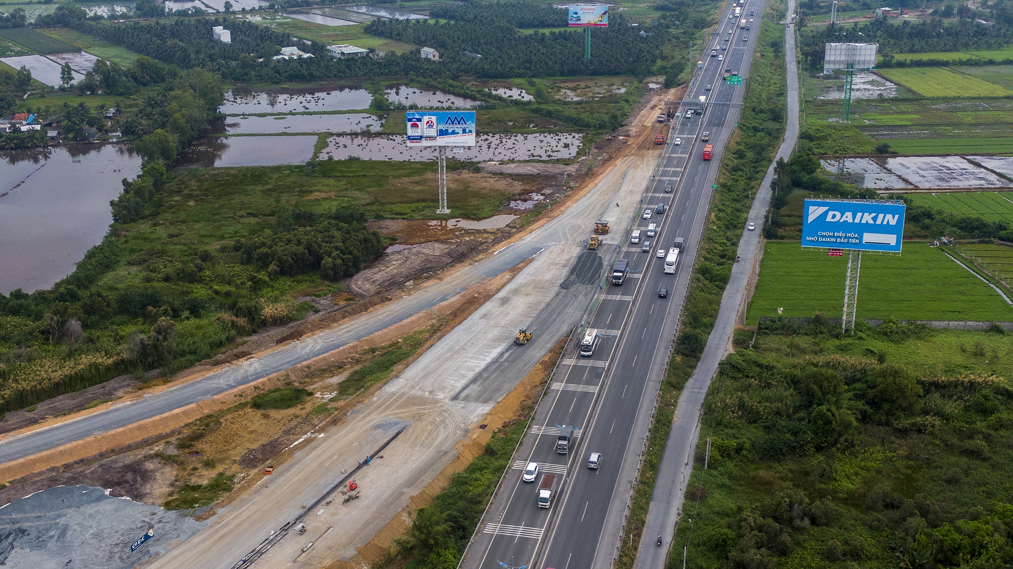 Thong xe cao toc Trung Luong - My Thuan anh 2