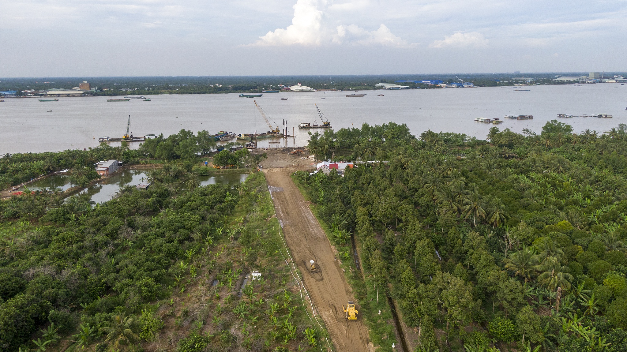 Khan truong thi cong ben pha Rach Mieu anh 12