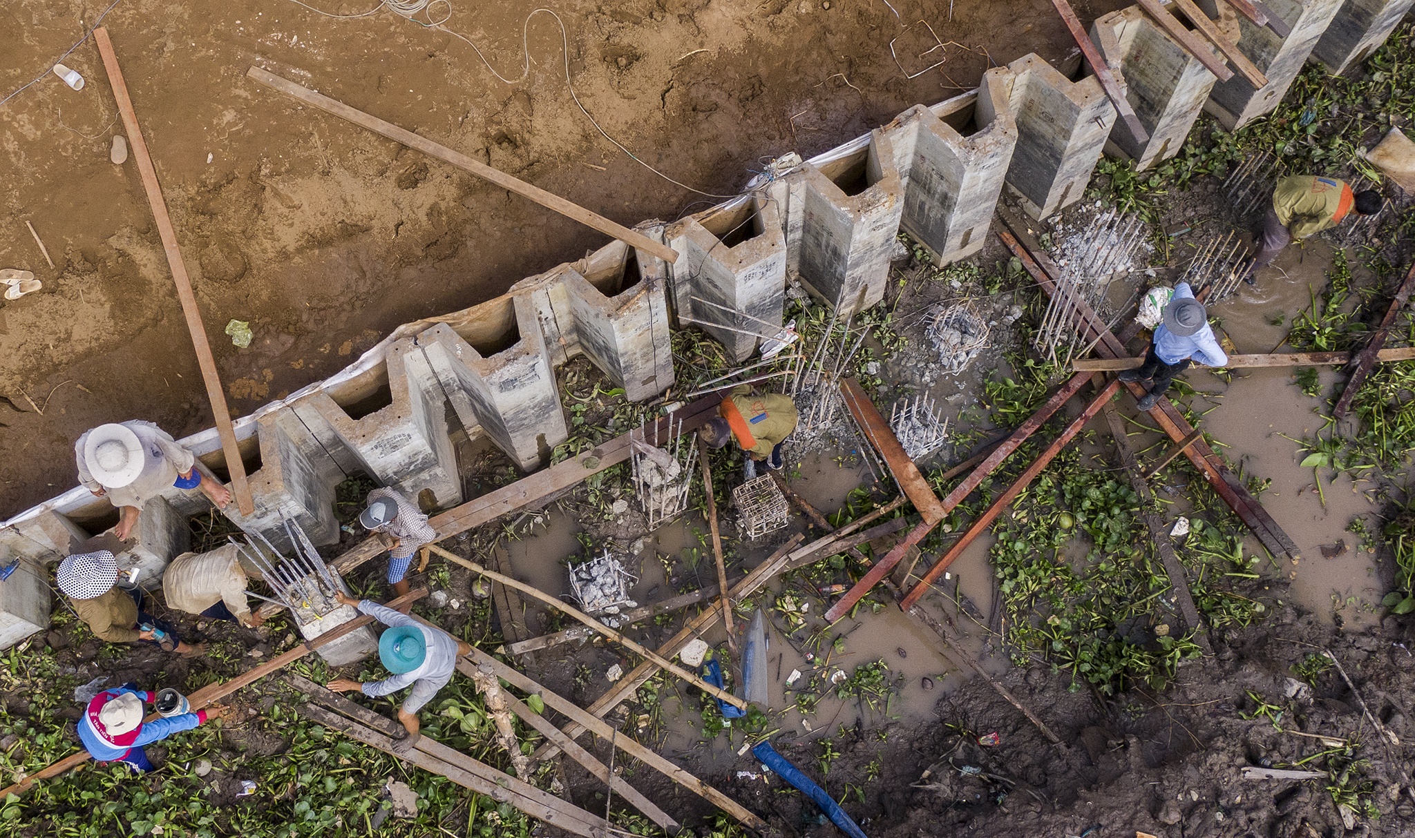 Khan truong thi cong ben pha Rach Mieu anh 2