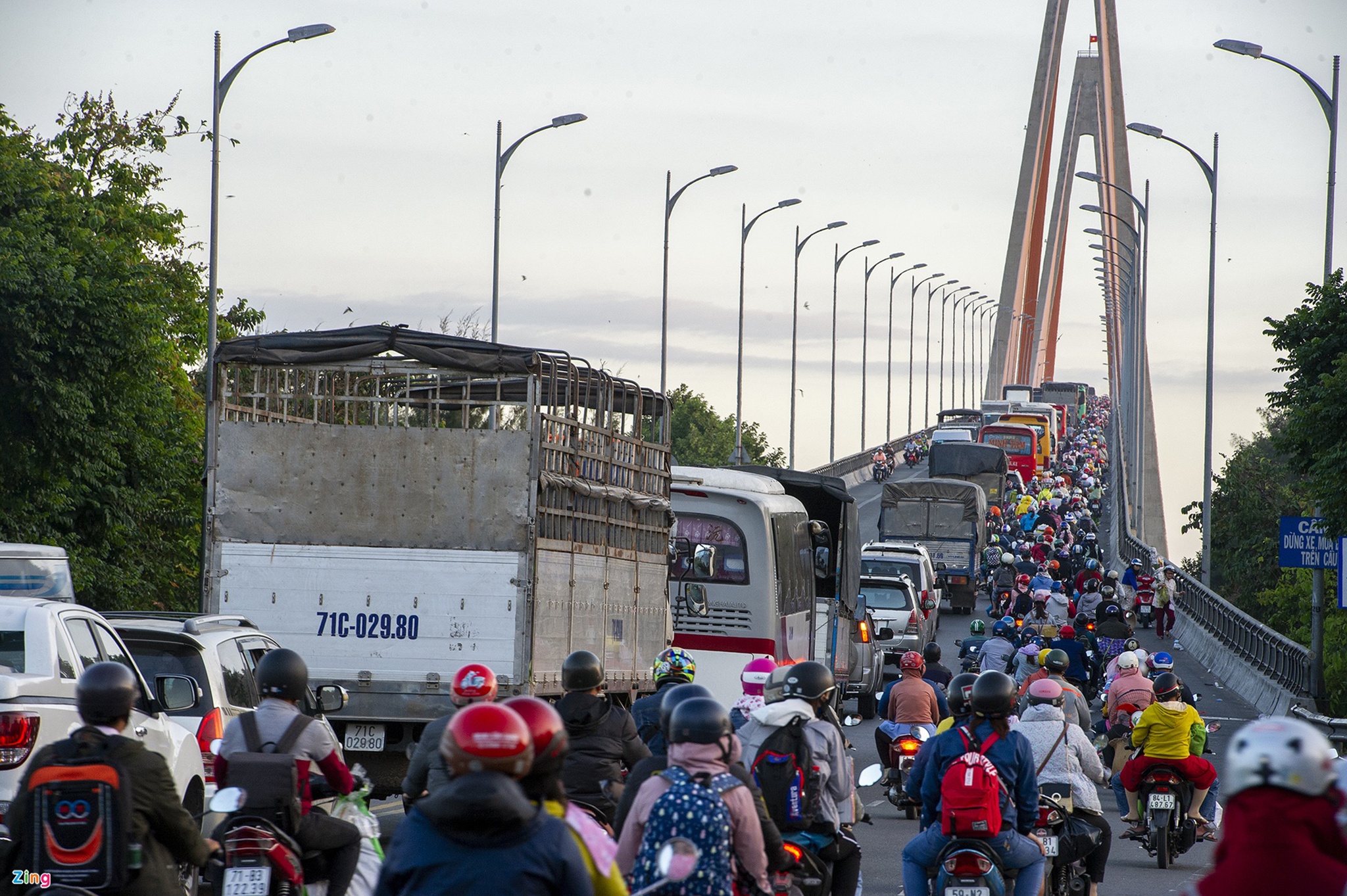Khan truong thi cong ben pha Rach Mieu anh 11
