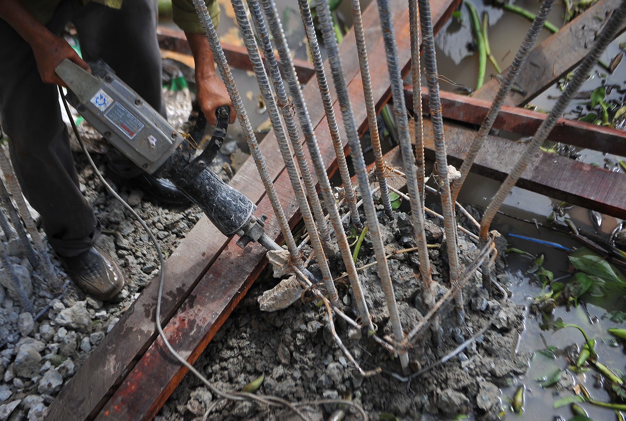 Khan truong thi cong ben pha Rach Mieu anh 7