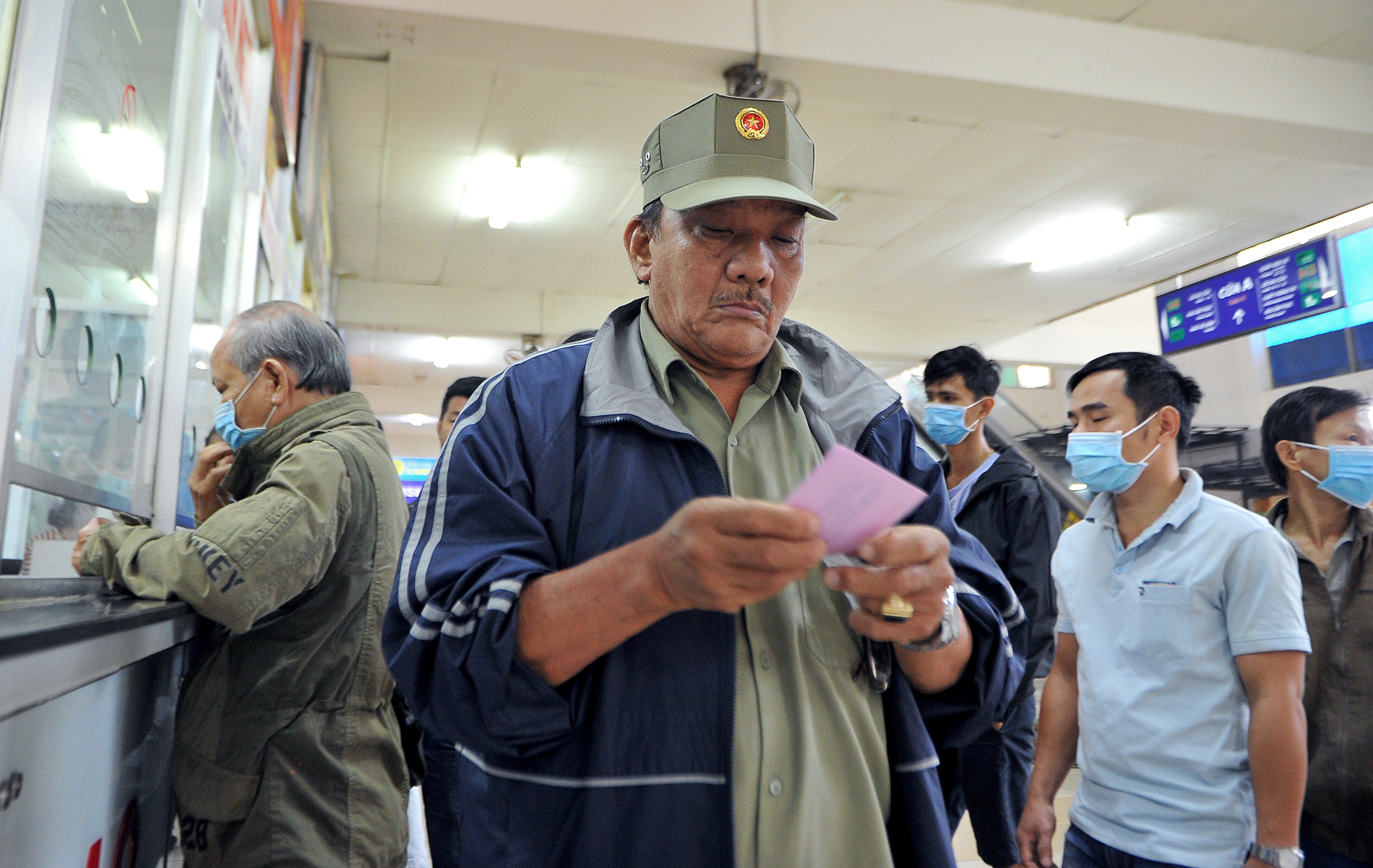 Gia ve xe Tet tang cao anh 2