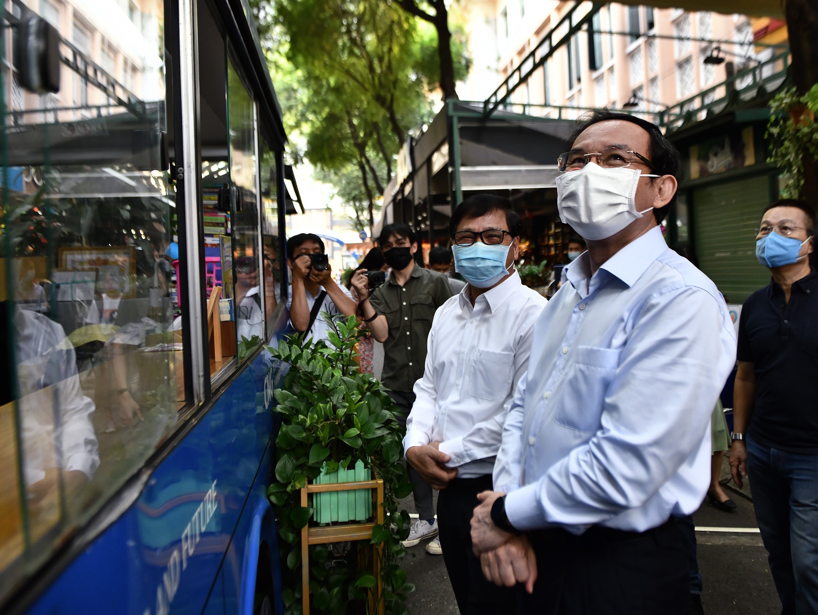 Bi thu Nen tham duong sach TP.HCM anh 2