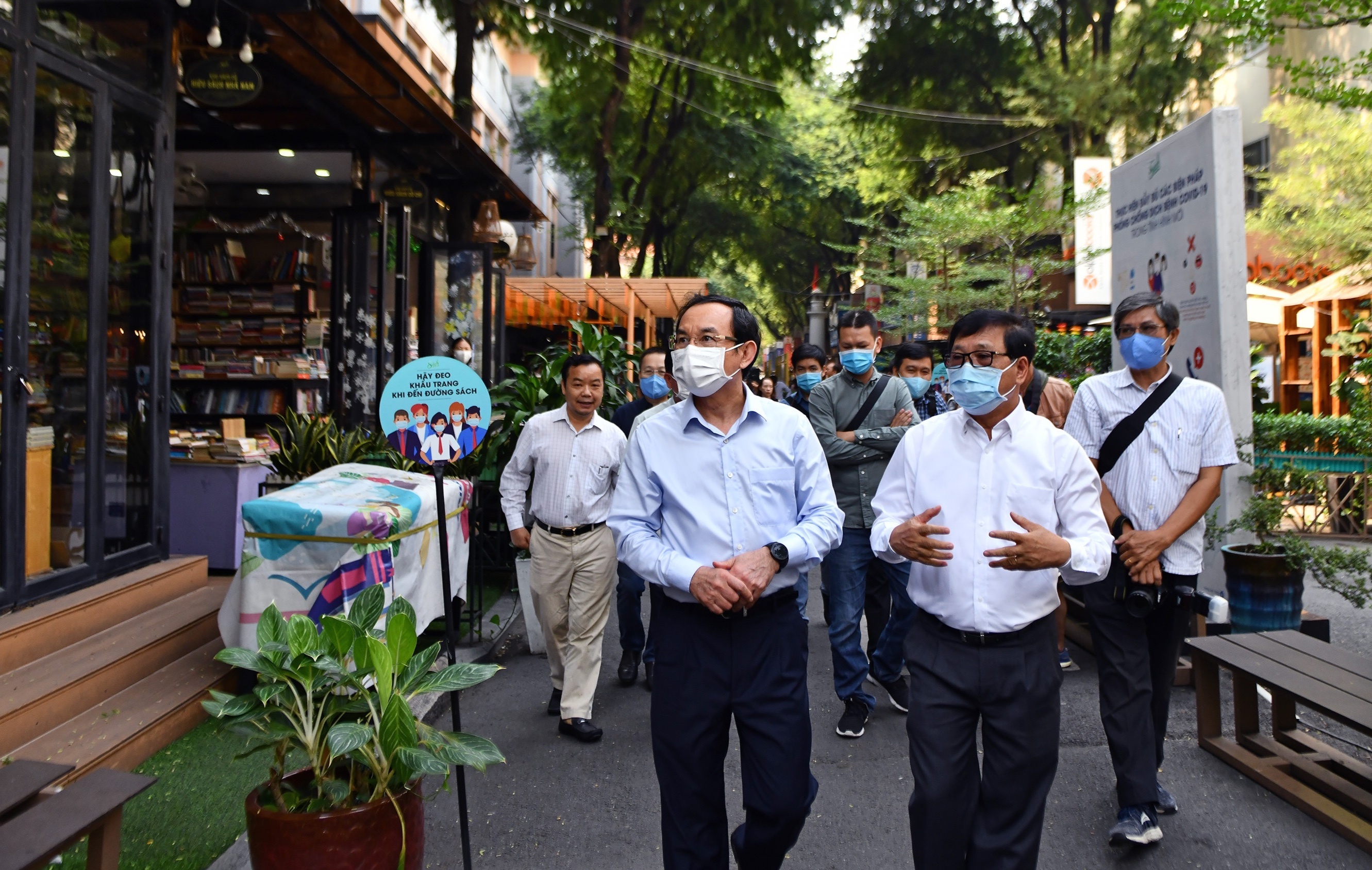 Bi thu Nen tham duong sach TP.HCM anh 1