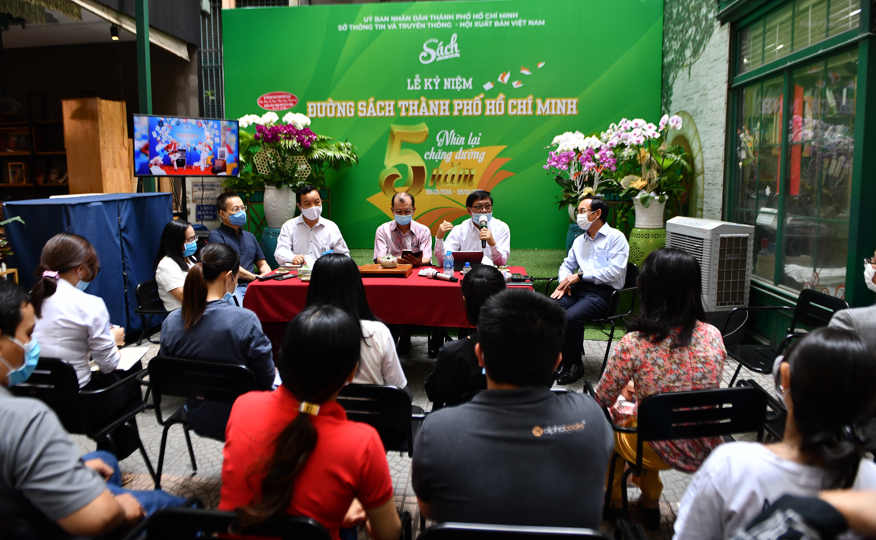 Bi thu Nen tham duong sach TP.HCM anh 3