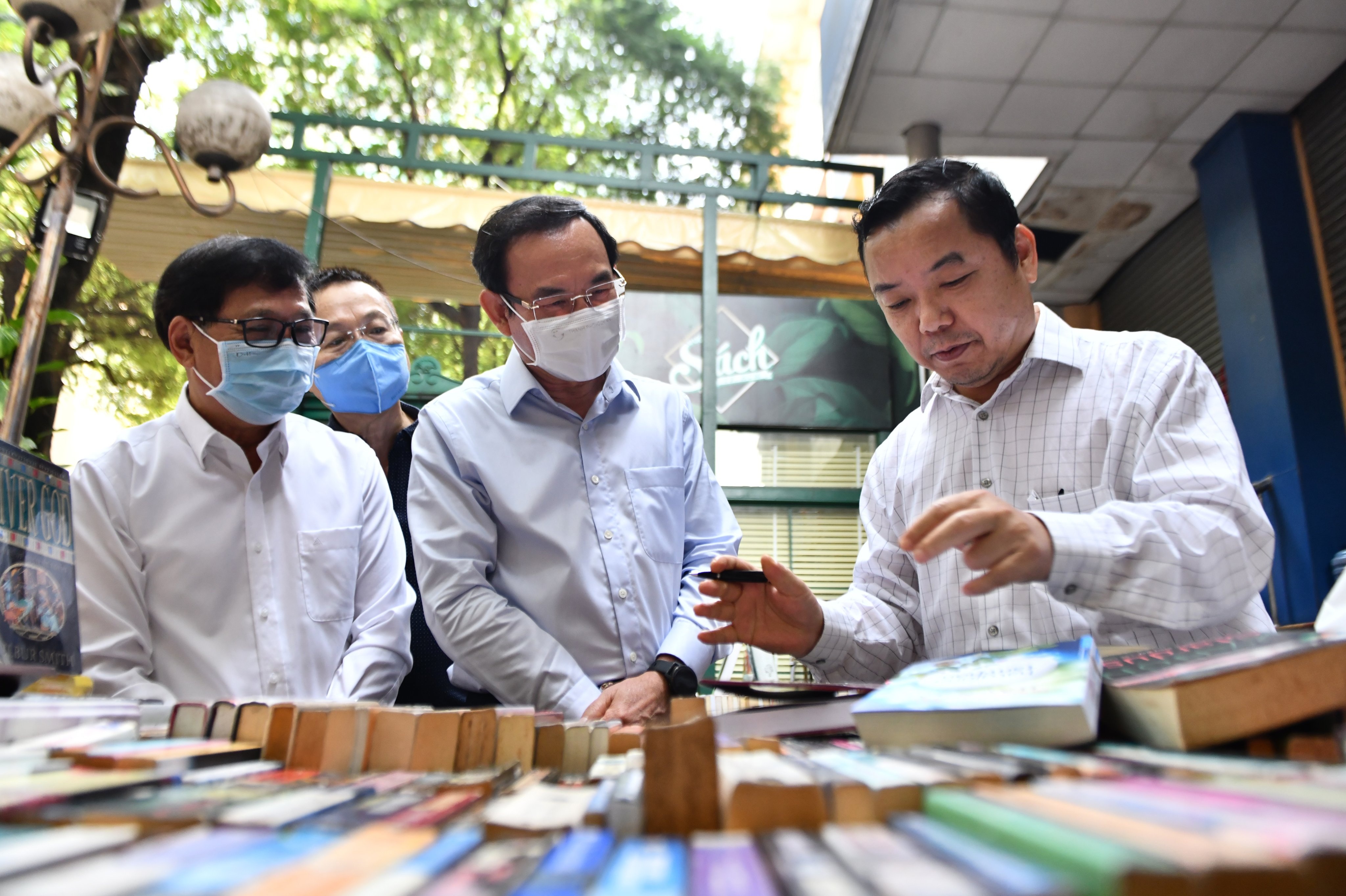 Bi thu Nen tham duong sach TP.HCM anh 8