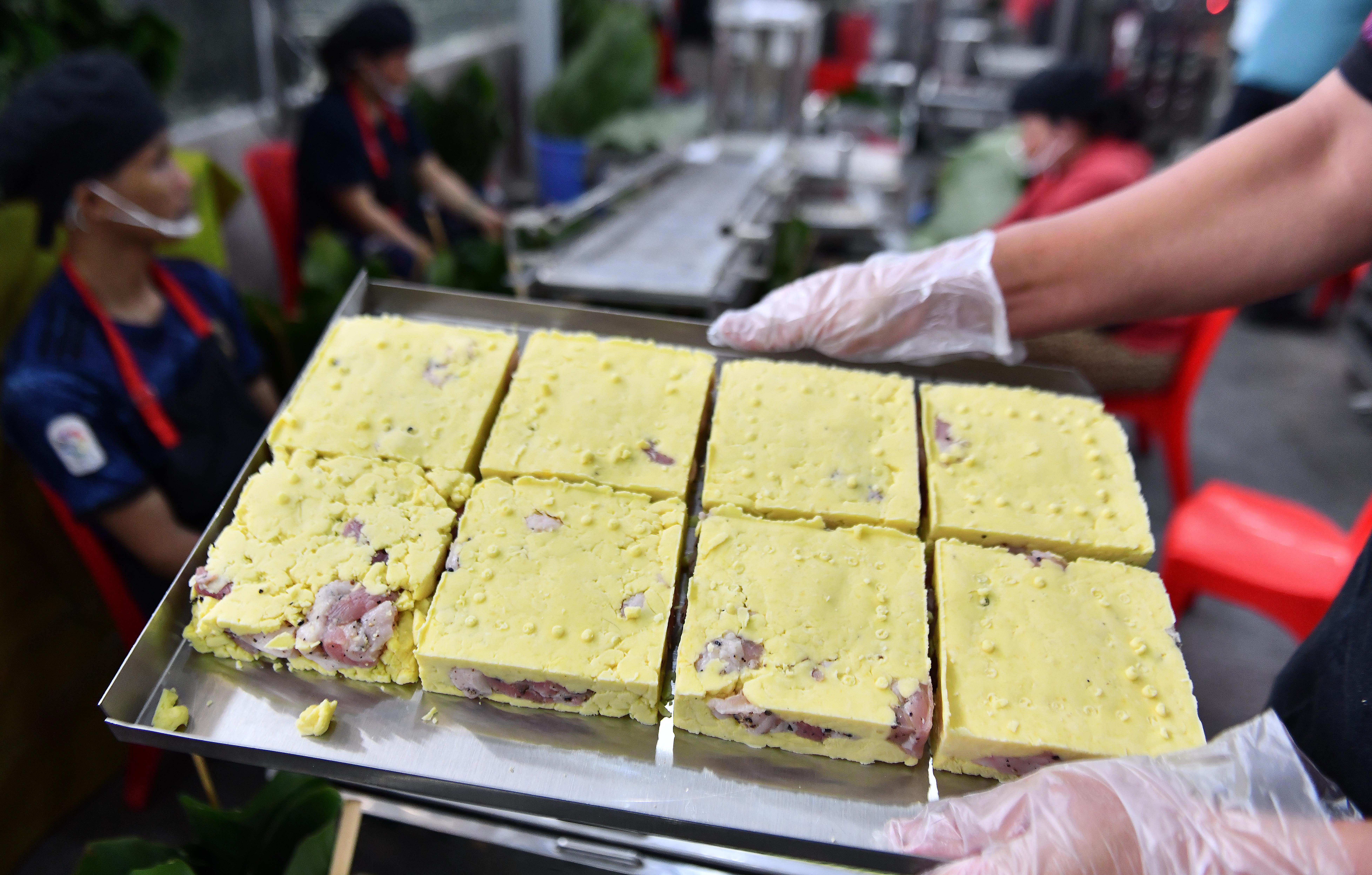 Goi banh chung bang may anh 5