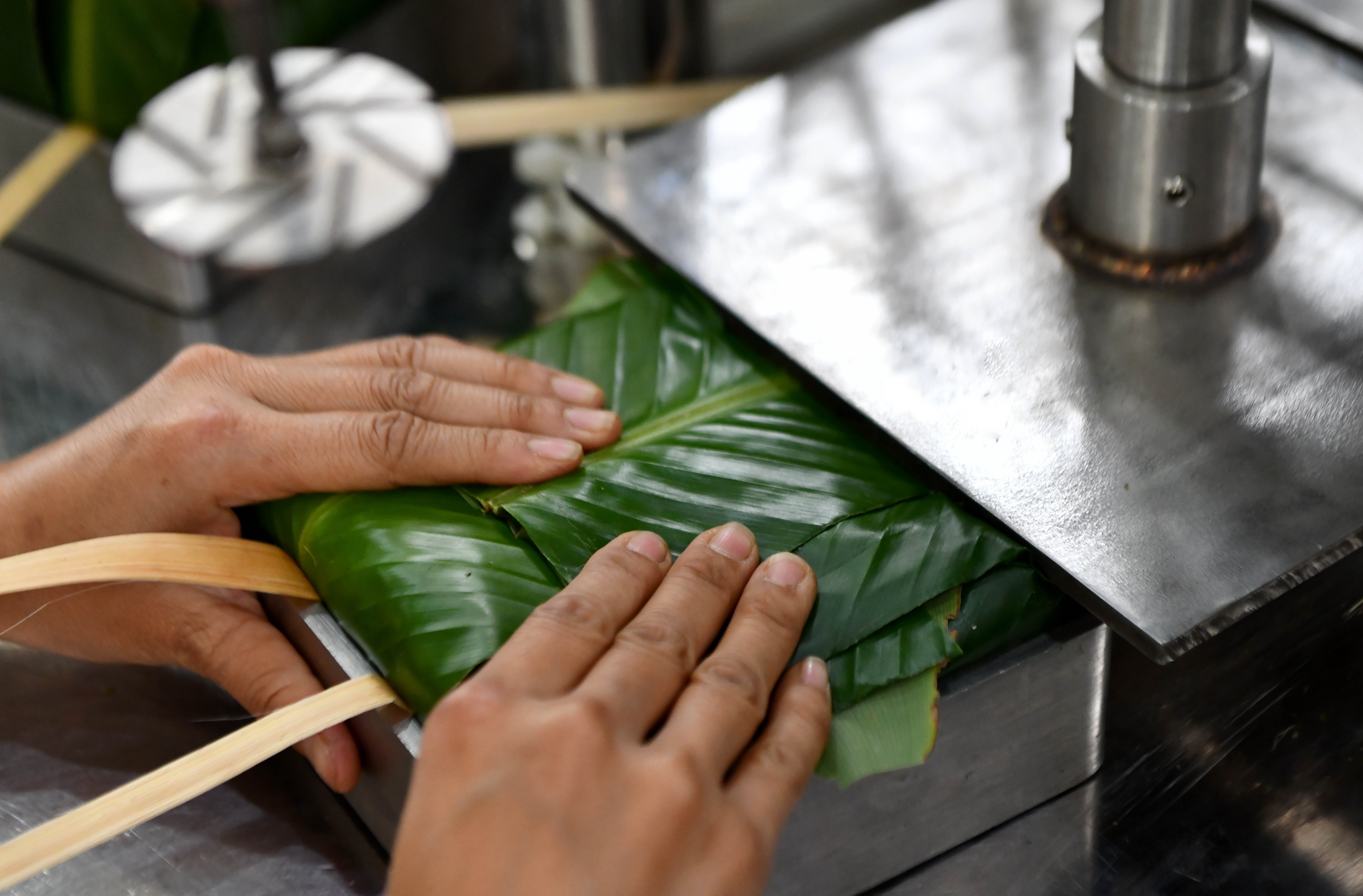 Goi banh chung bang may anh 9