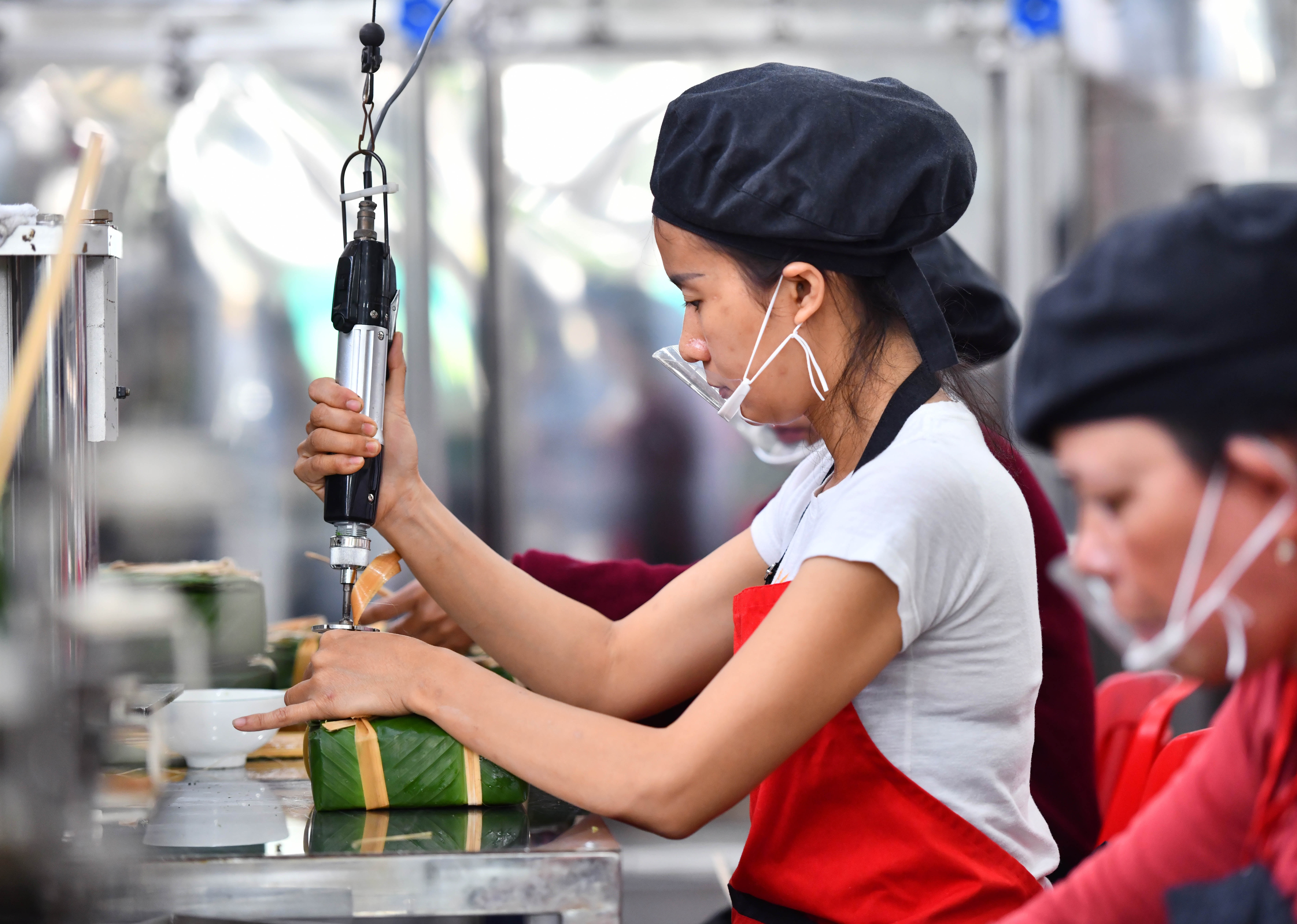 Goi banh chung bang may anh 8