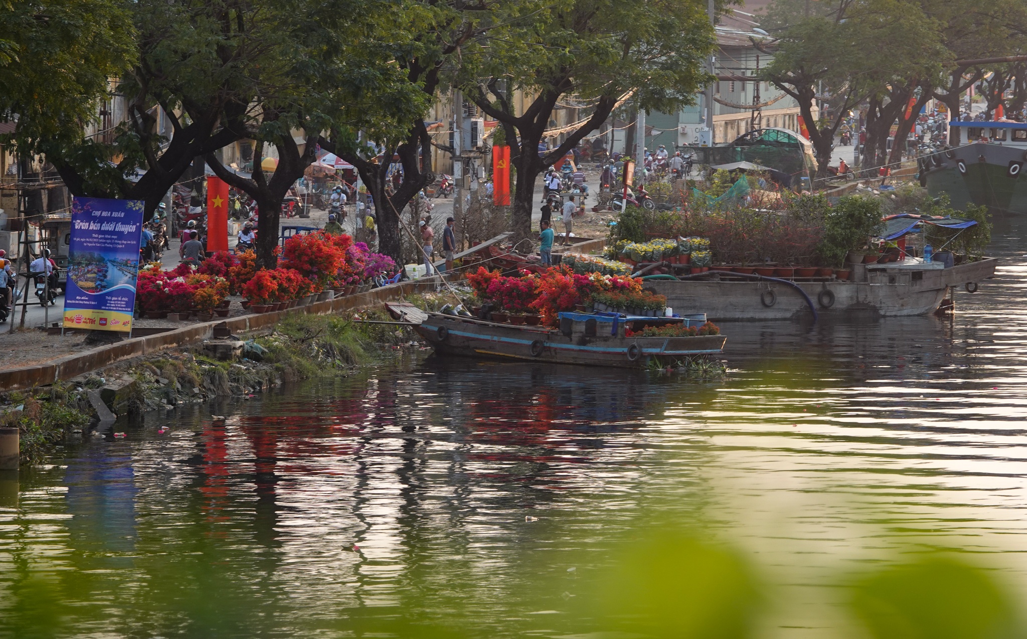 Hoa kieng ve ben Binh Dong anh 13