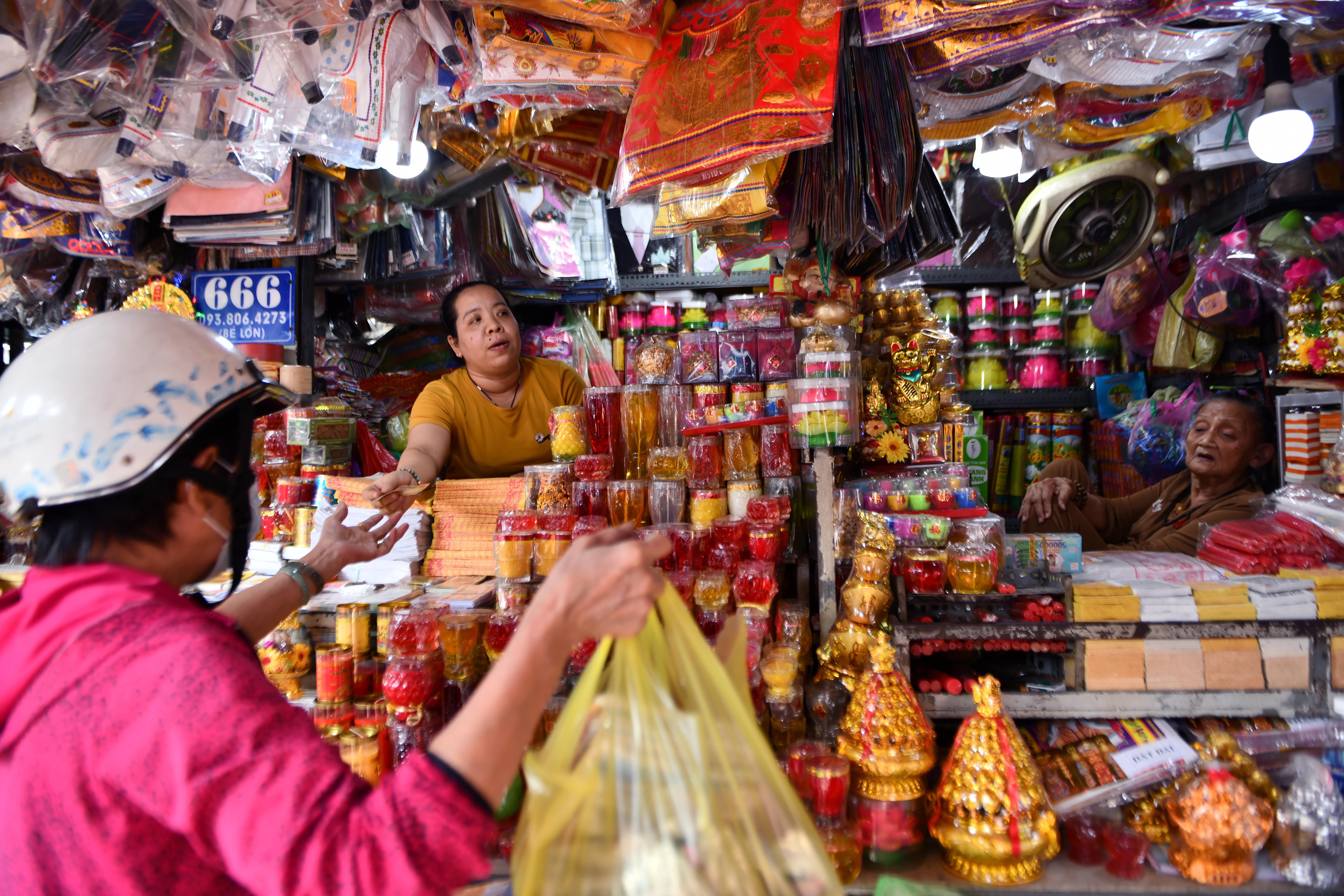 Nguoi dan TP.HCM chuan bi le tien Tao quan anh 3