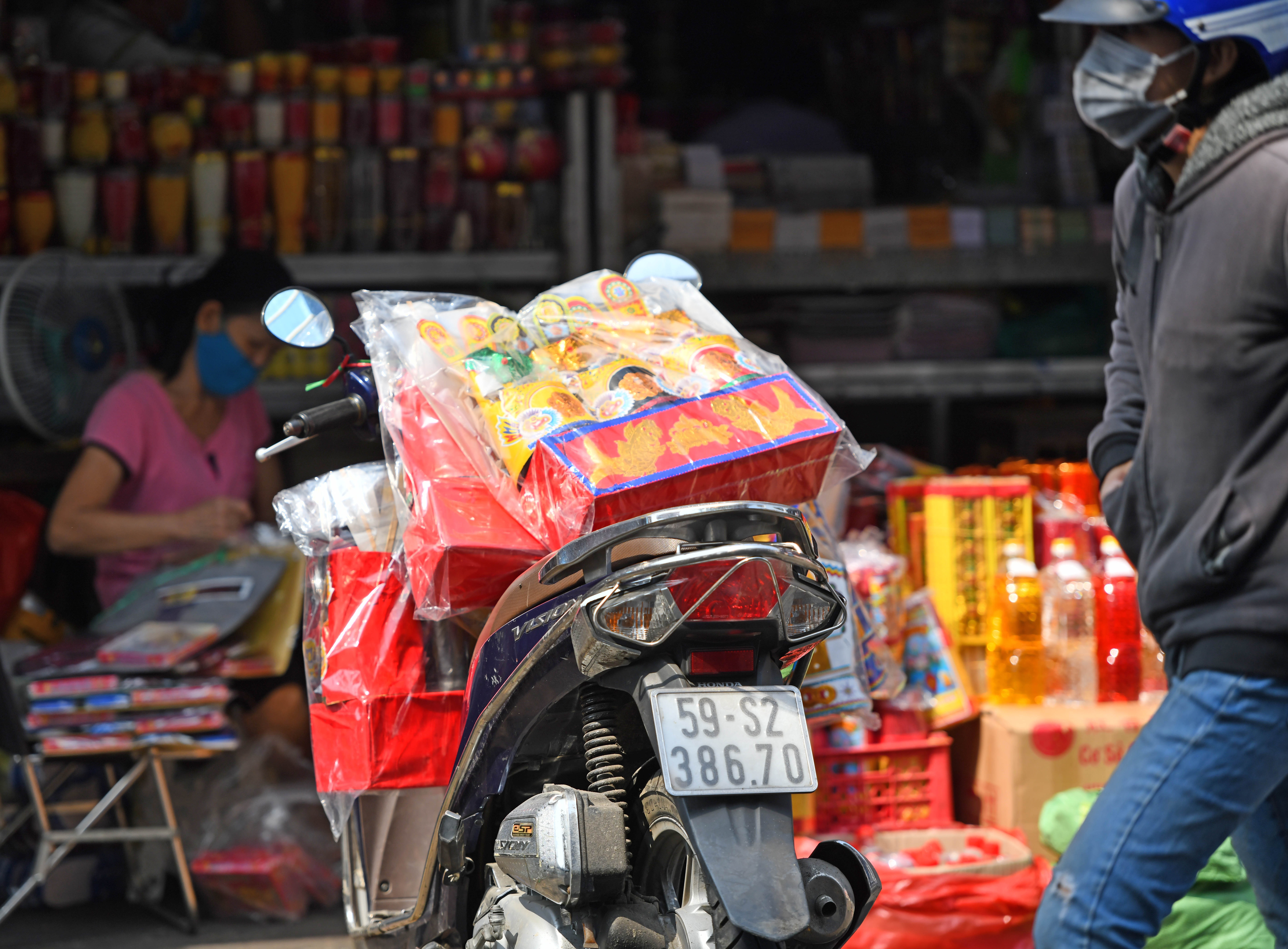 Nguoi dan TP.HCM chuan bi le tien Tao quan anh 2