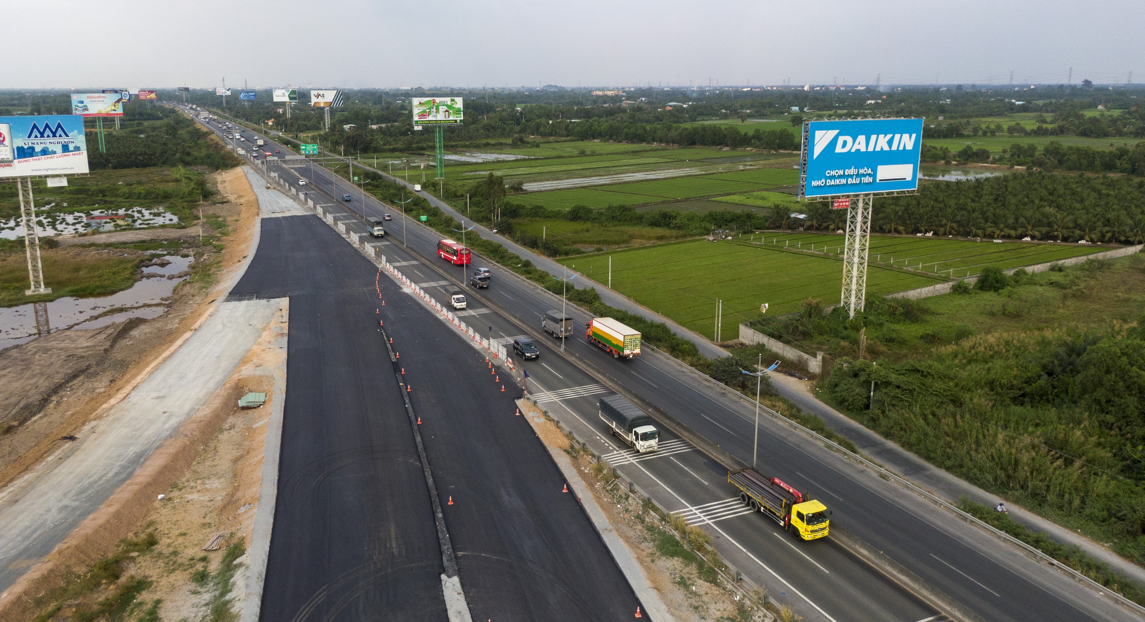 Thong xe cao toc Trung Luong - My Thuan anh 3